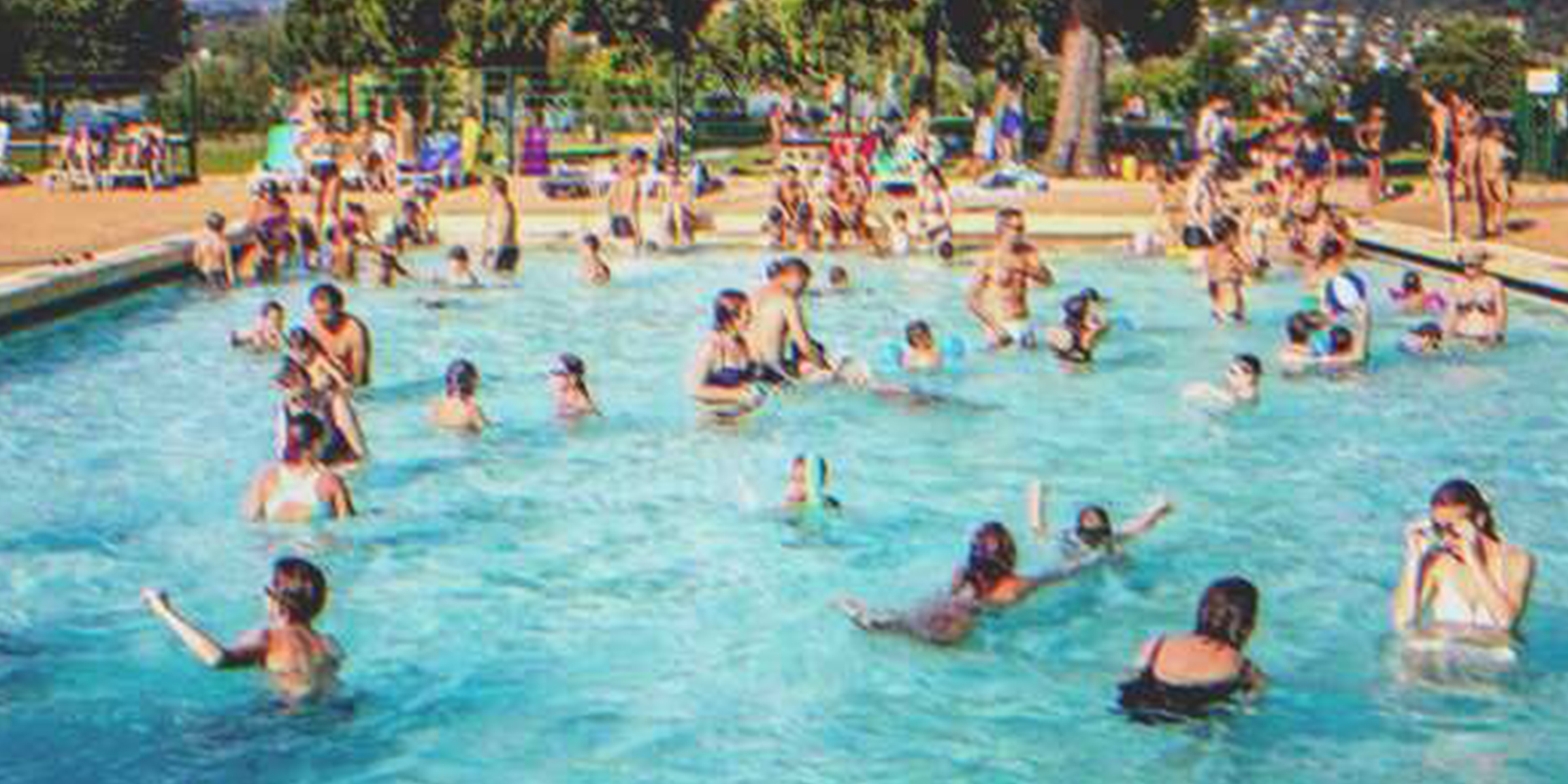 Ein öffentliches Schwimmbad | Quelle: Flickr / N i c o l a
