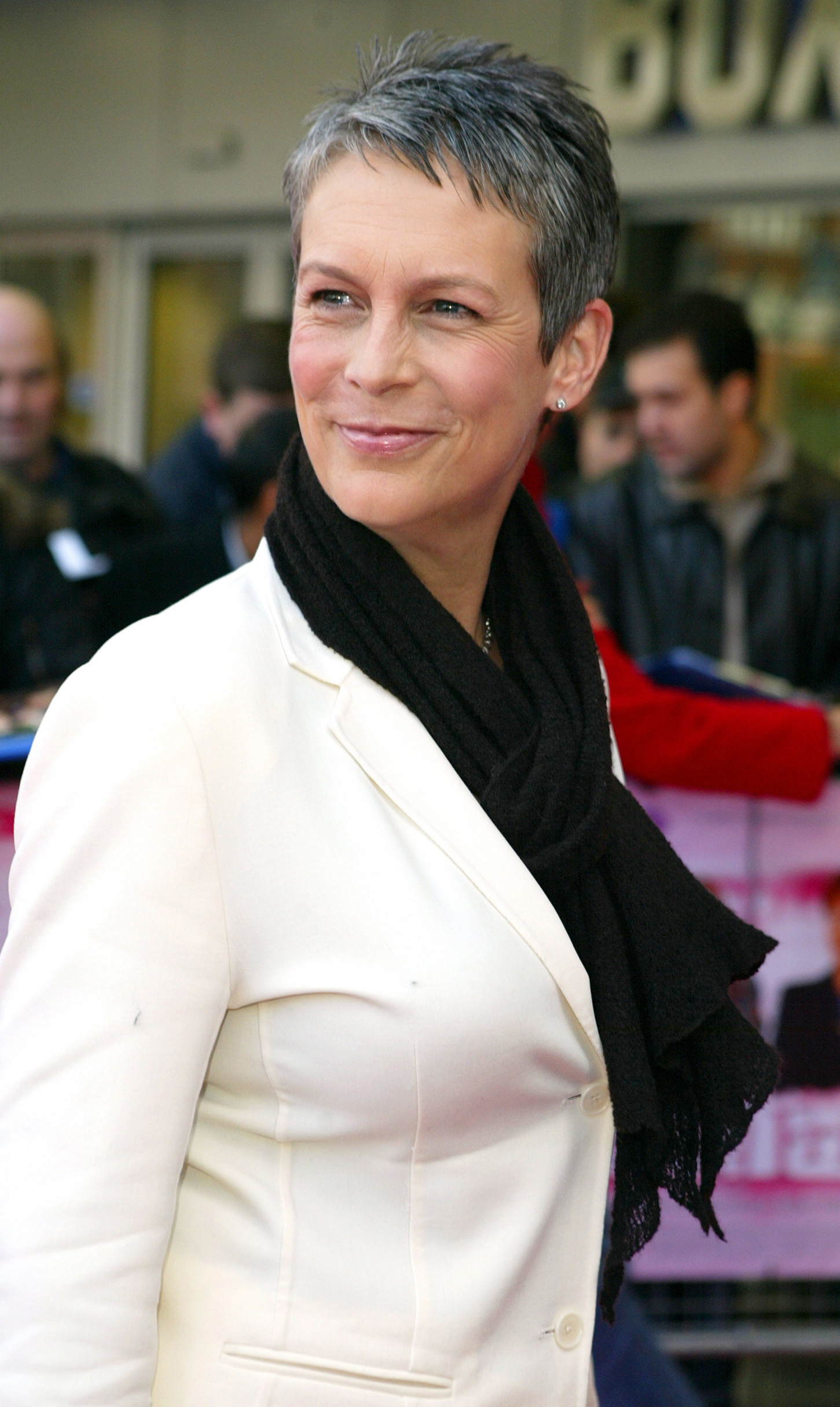 Jamie Lee Curtis bei der "Freaky Friday" Premiere in London am 14. Dezember 2003 | Quelle: Getty Images