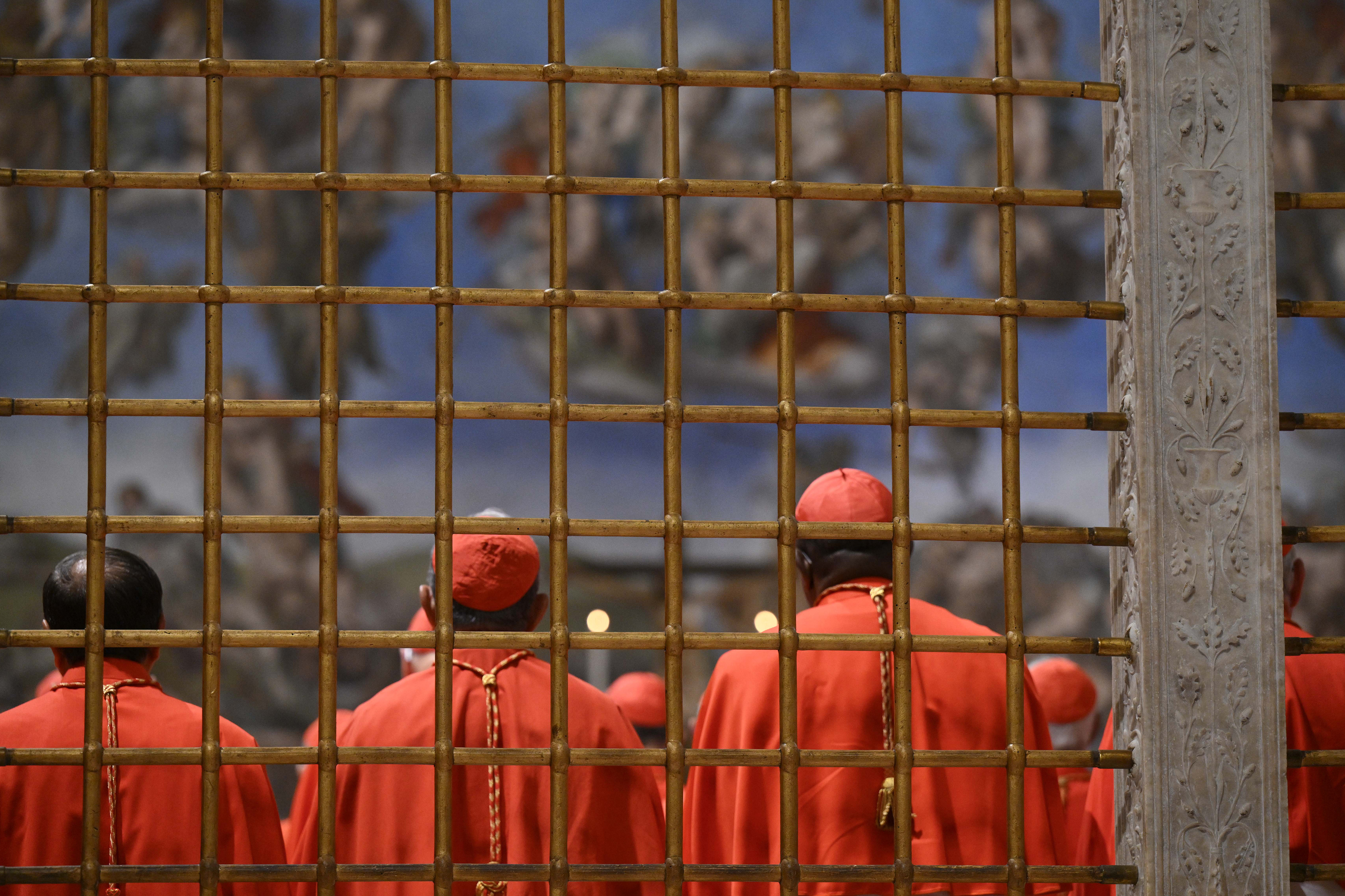 Kardinäle versammeln sich in der Sixtinischen Kapelle, als das Konklave in der Vatikanstadt am 7. Mai 2025 beginnt | Quelle: Getty Images