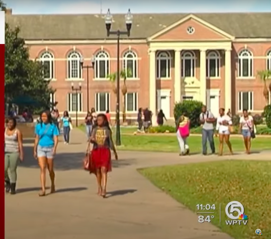 Schülerinnen und Schüler in einer Schule, gepostet am 25. September 2024 | Quelle: YouTube/WPTV News - FL Palm Beaches Treasure Coast