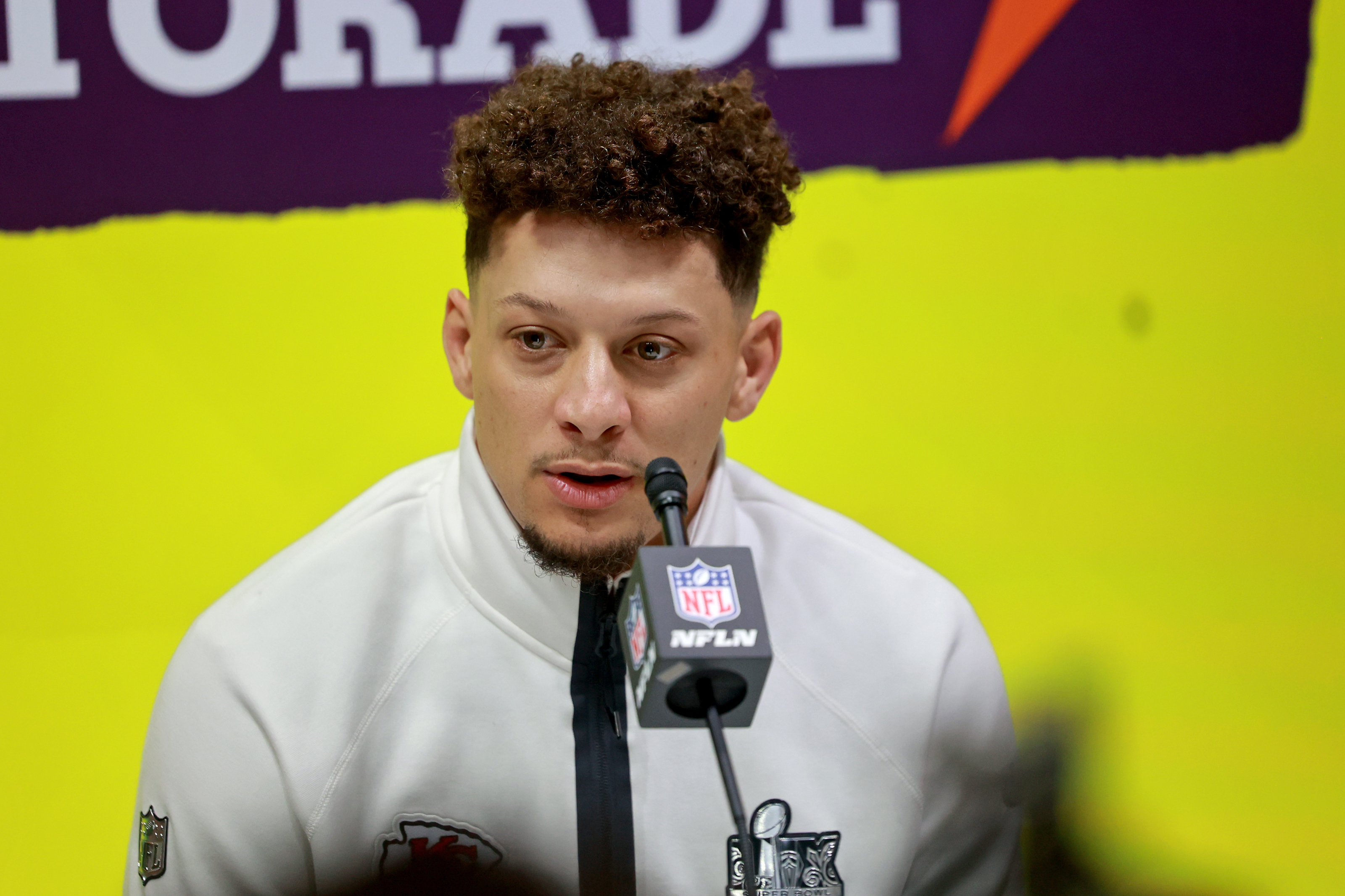 Kansas City Chiefs Quarterback Patrick Mahomes beantwortet am 3. Februar 2025 in New Orleans, Louisiana, Fragen der Medien. | Quelle: Getty Images