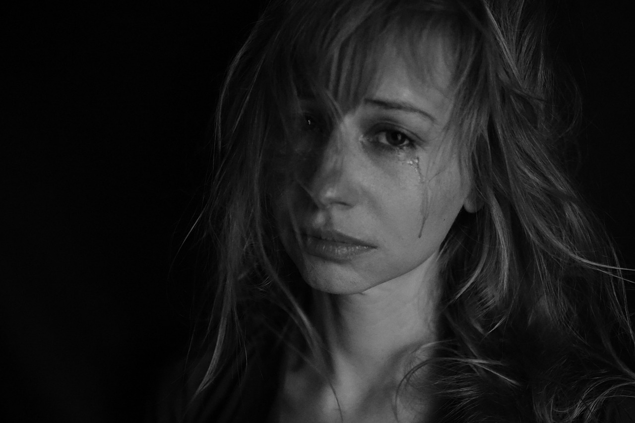 Eine weinende Frau | Quelle: Pixabay