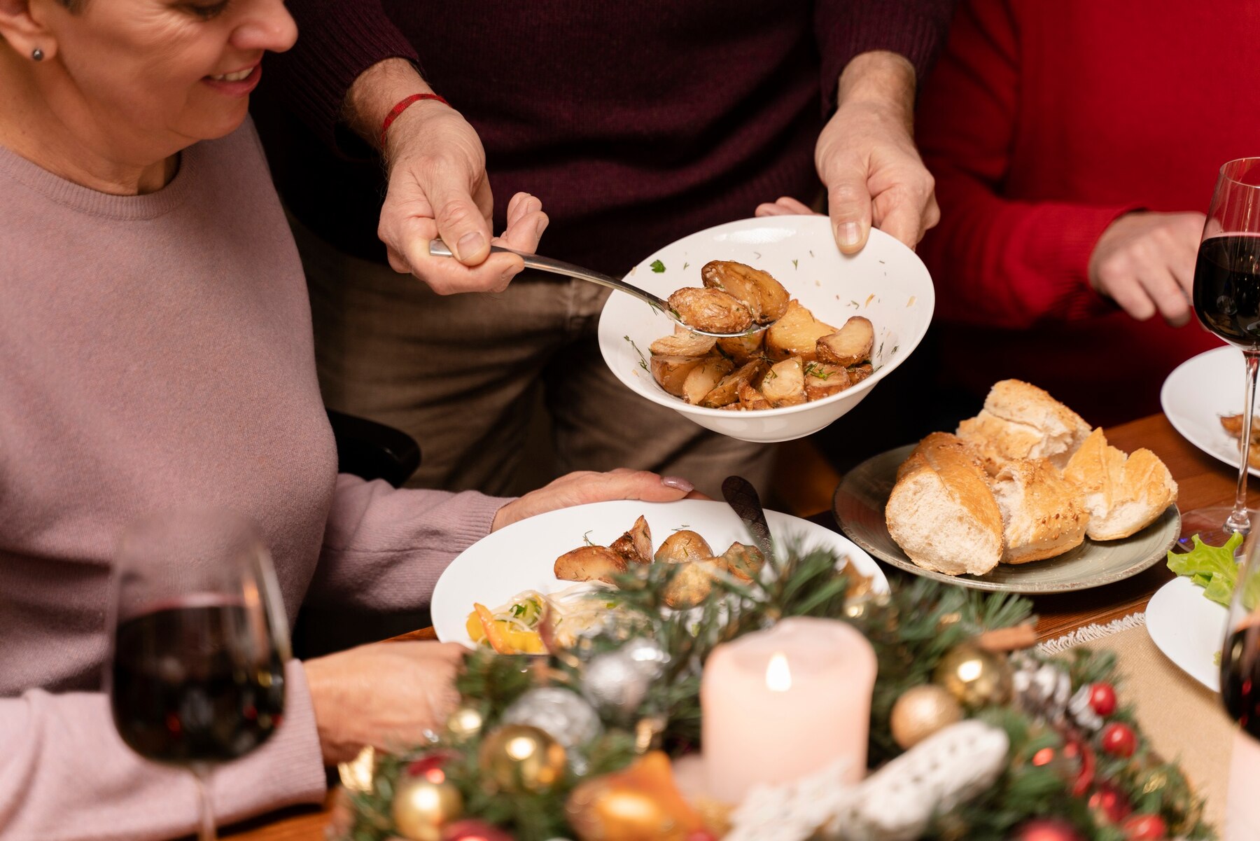 Ein Weihnachtsessen | Quelle: Freepik