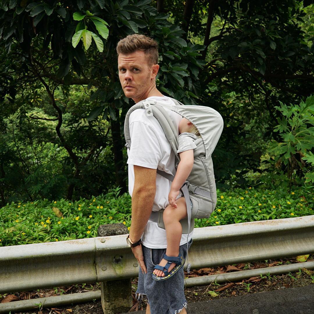 Brandon beschreibt sich selbst als hingebungsvollen Vater sowie als Designer, Fotograf und Kreativdirektor. Seine Interessen gehen über den Arbeitsalltag hinaus und reichen von Reisen bis hin zu Outdoor-Abenteuern. | Quelle: Instagram/brandonosmond