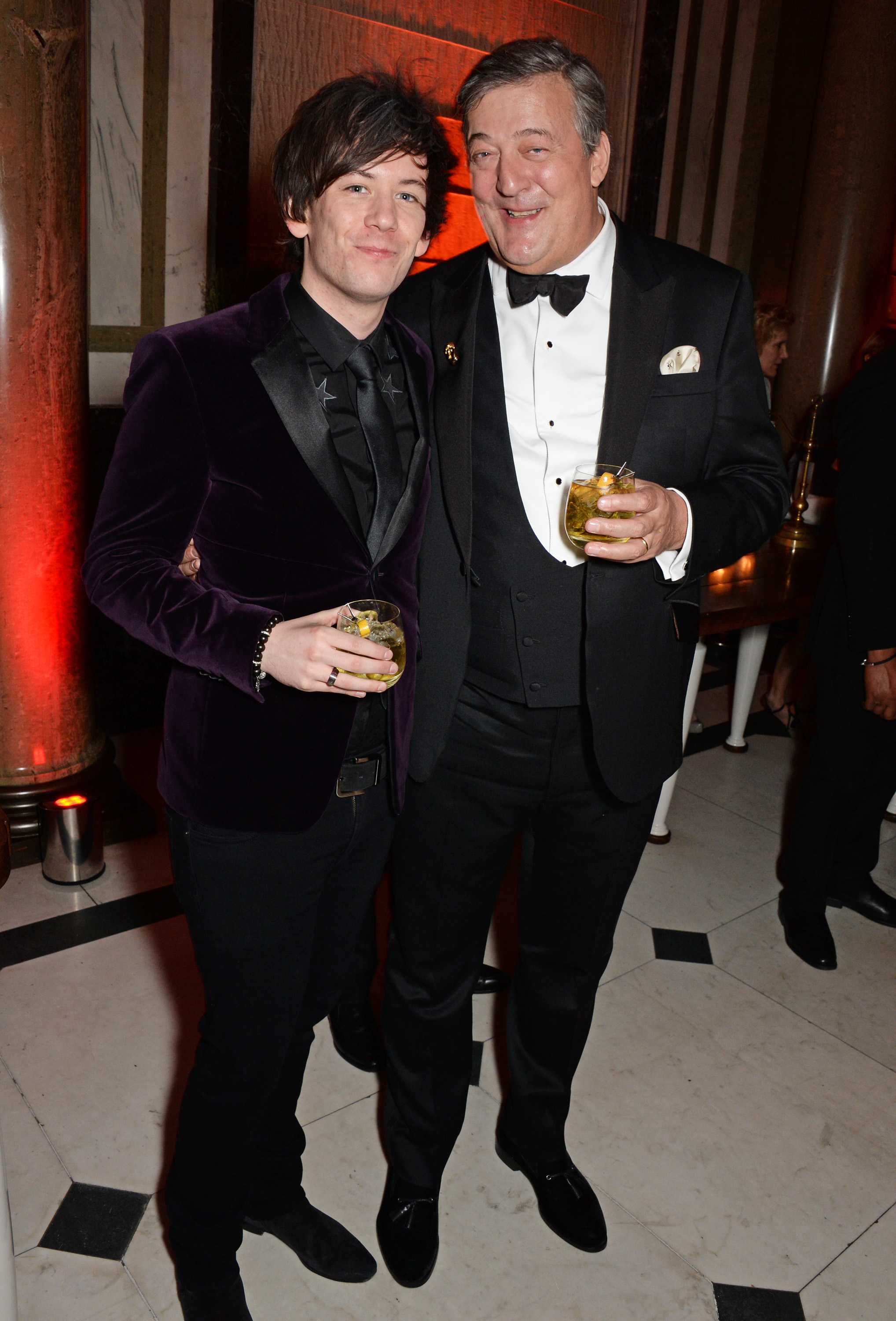 Stephen Fry und Elliott Spencer bei der BAFTA-Afterparty 2015 am 8. Februar in London, England. | Quelle: Getty Images