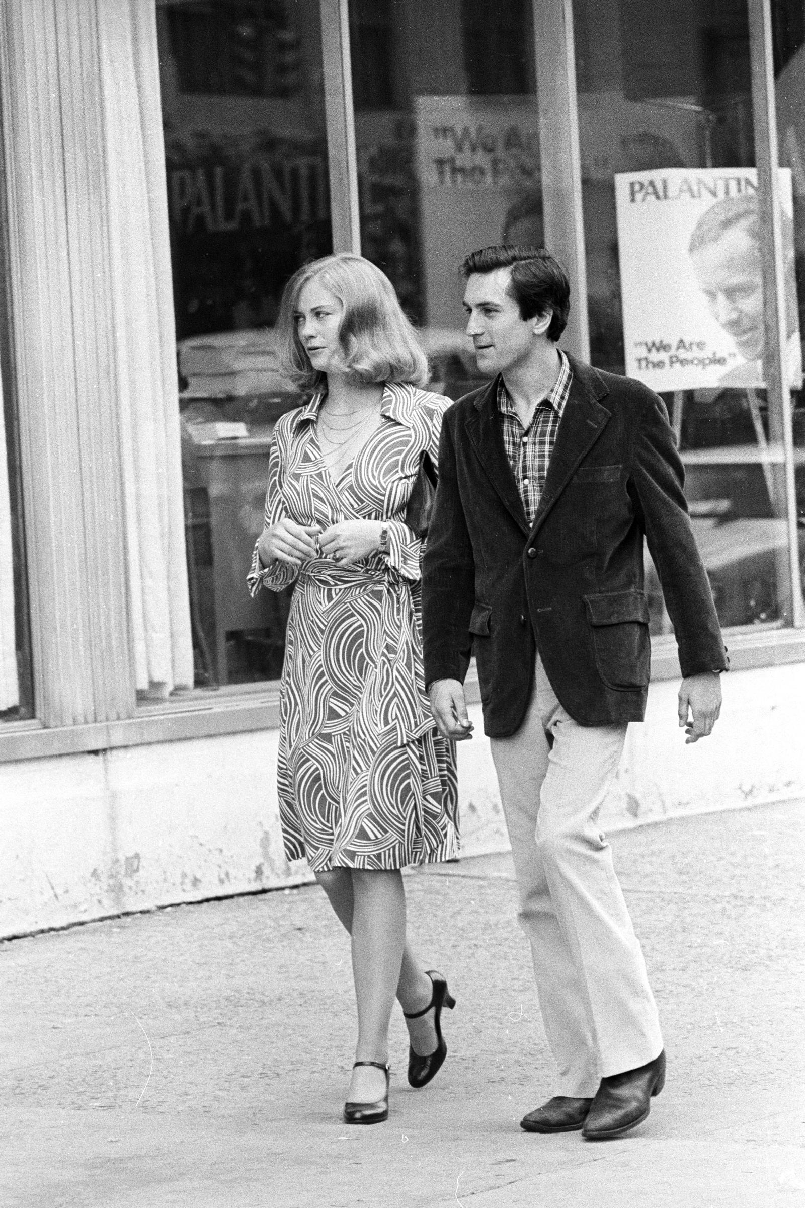 Cybill Shepherd und Robert De Niro bei den Dreharbeiten zu "Taxi Driver" am 17. Juni 1975 in New York. | Quelle: Getty Images