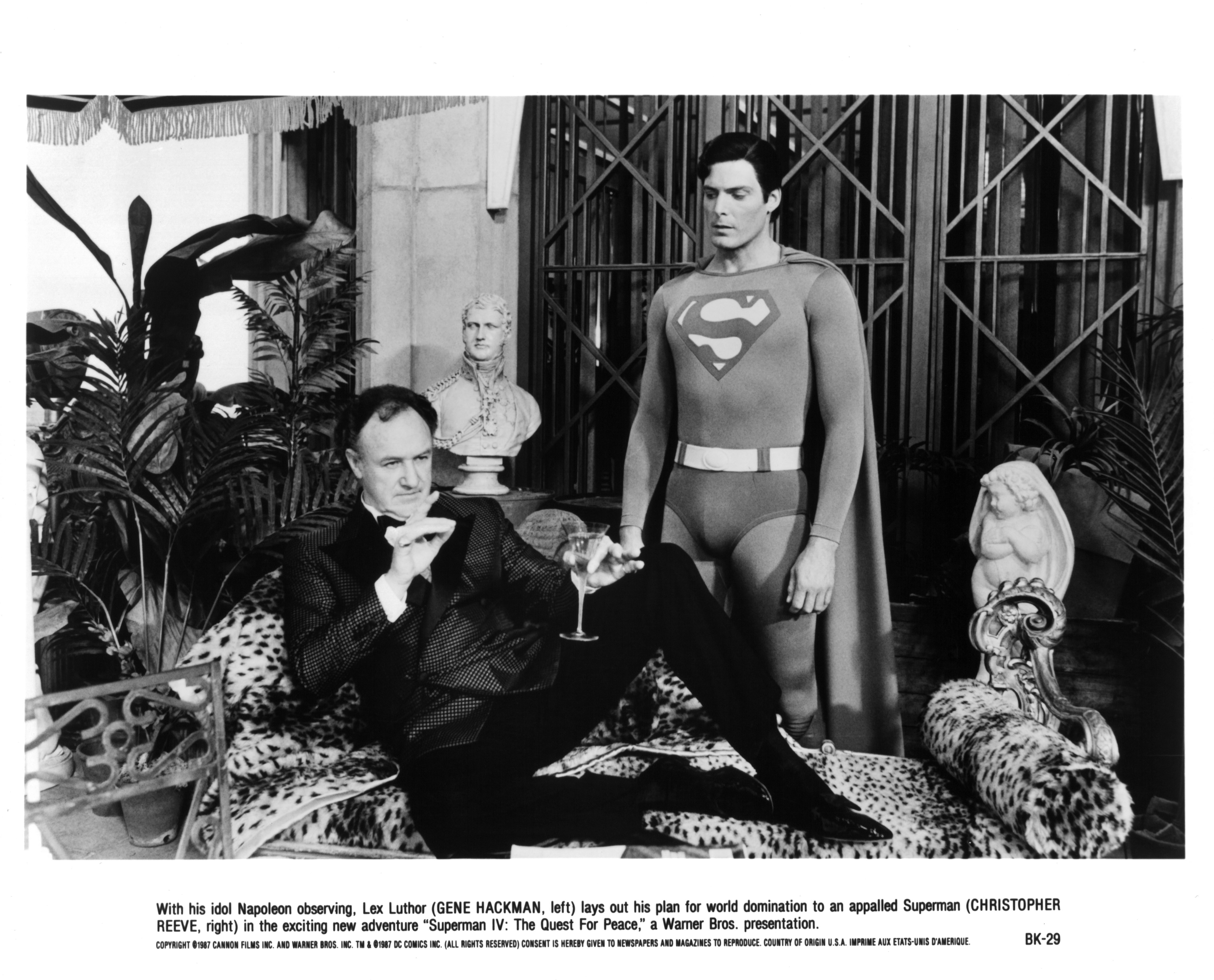 Die Schauspieler Gene Hackman und Christopher Reeve in einer Szene aus dem Warner Bros. Film „Superman IV: The Quest for Peace“, ca. 1987 | Quelle: Getty Images