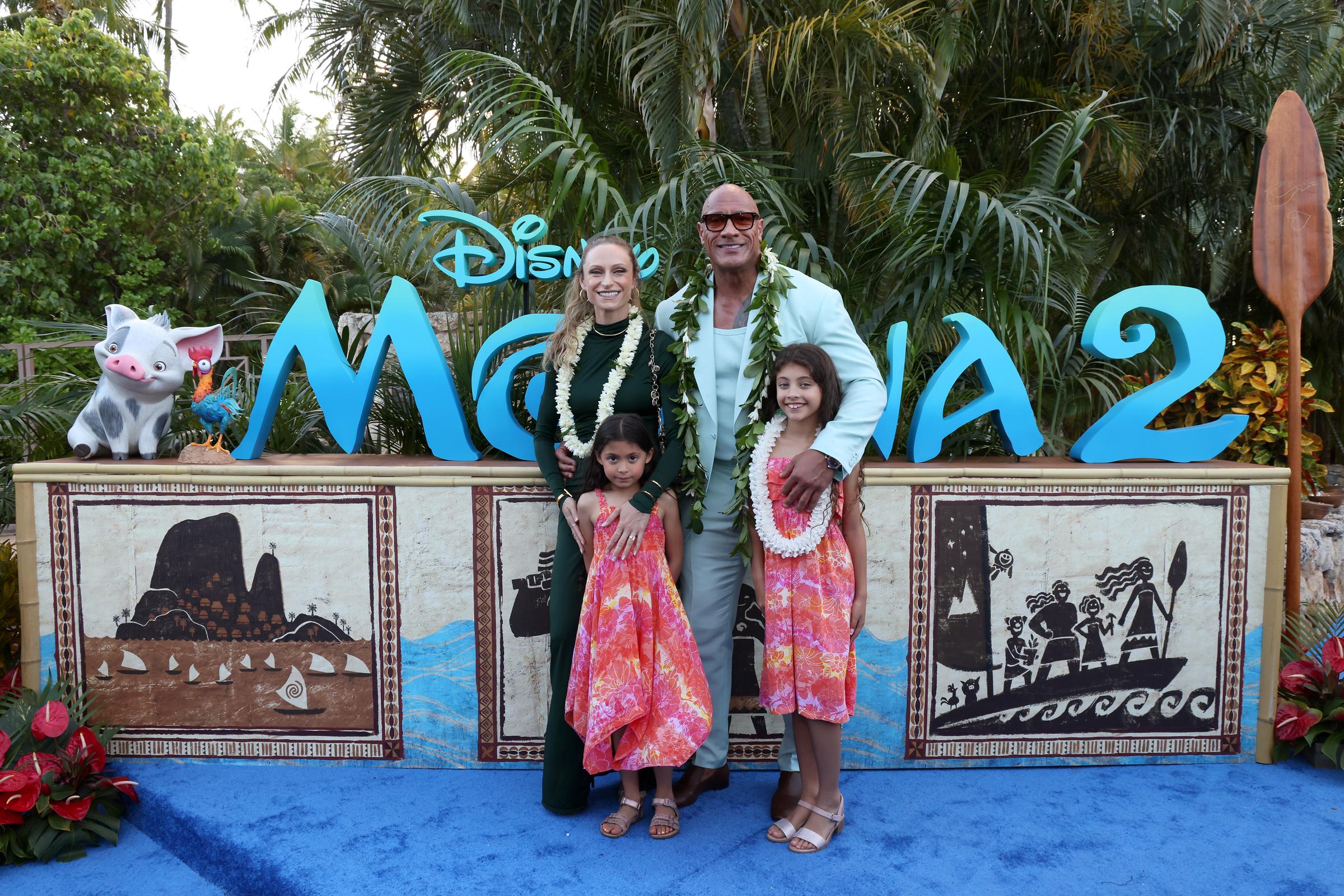 Lauren Hashian, Tiana, Dwayne und Jasmine Johnson besuchen die Premiere von "Moana 2" am 21. November 2024 | Quelle: Getty Images