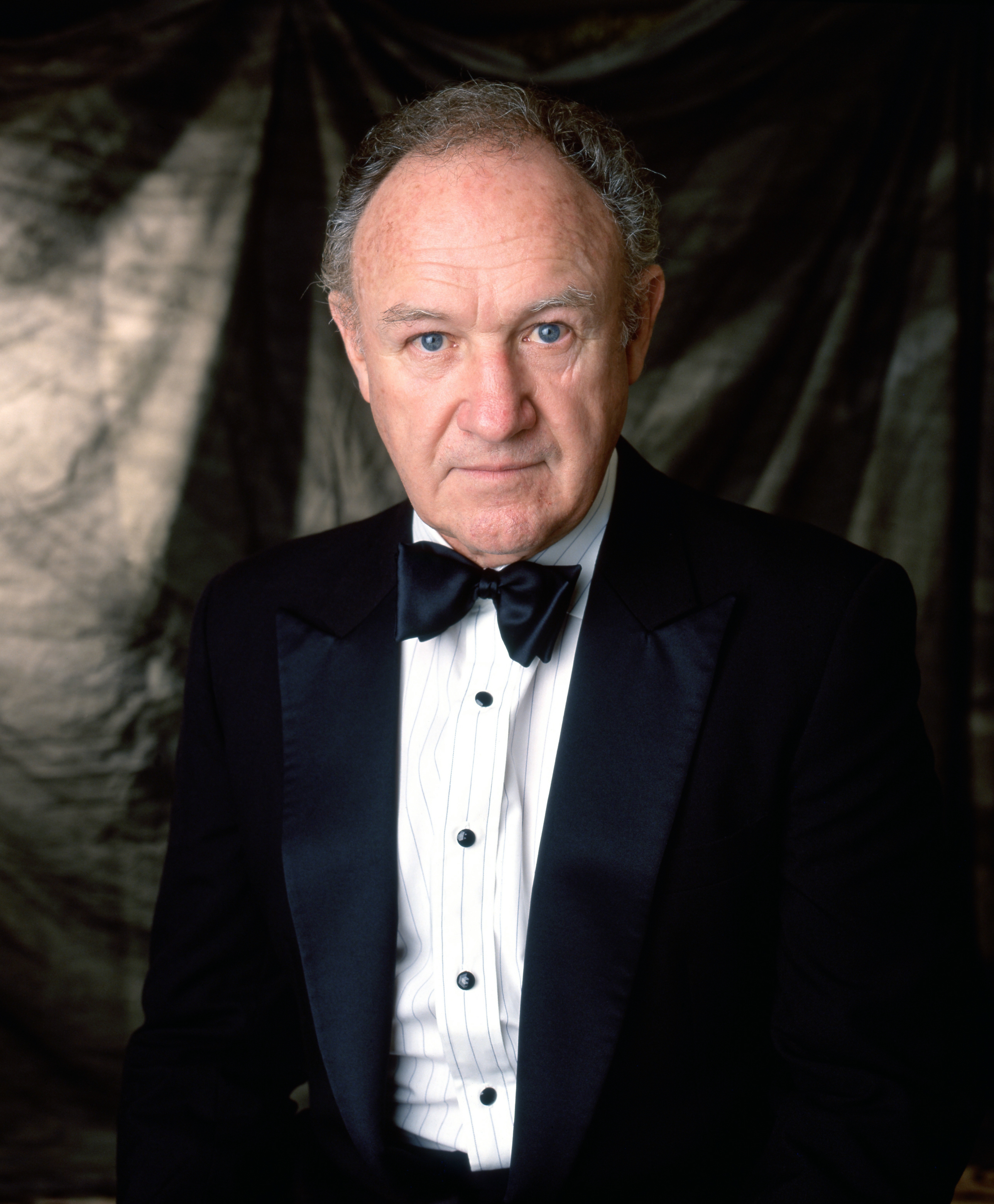 Gene Hackman posiert 1996 für ein Porträt in Los Angeles, Kalifornien | Quelle: Getty Images