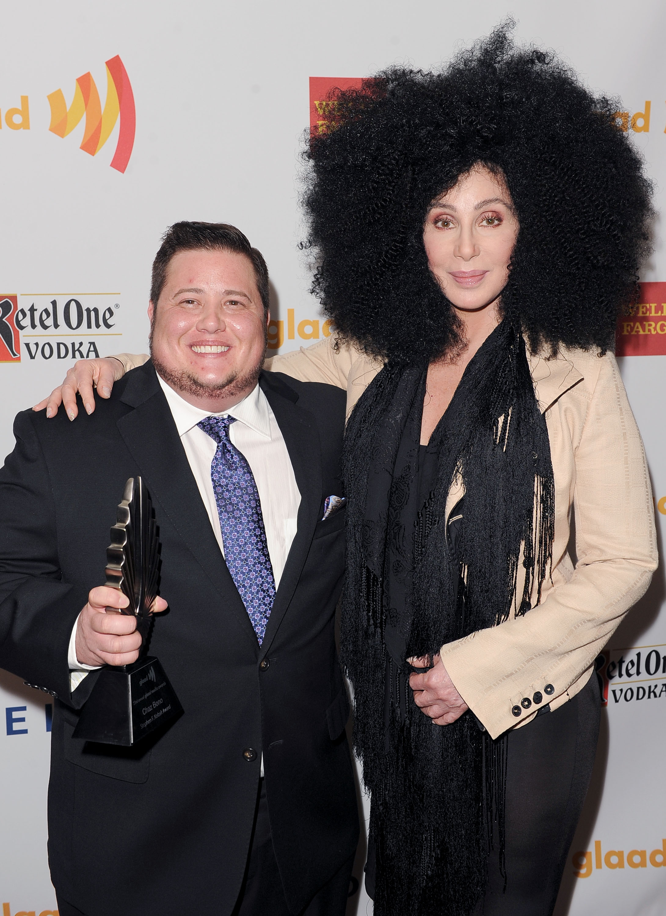 Chaz Bono und Cher bei den 23rd Annual GLAAD Media Awards in Los Angeles, Kalifornien, am 21. April 2012. | Quelle: Getty Images