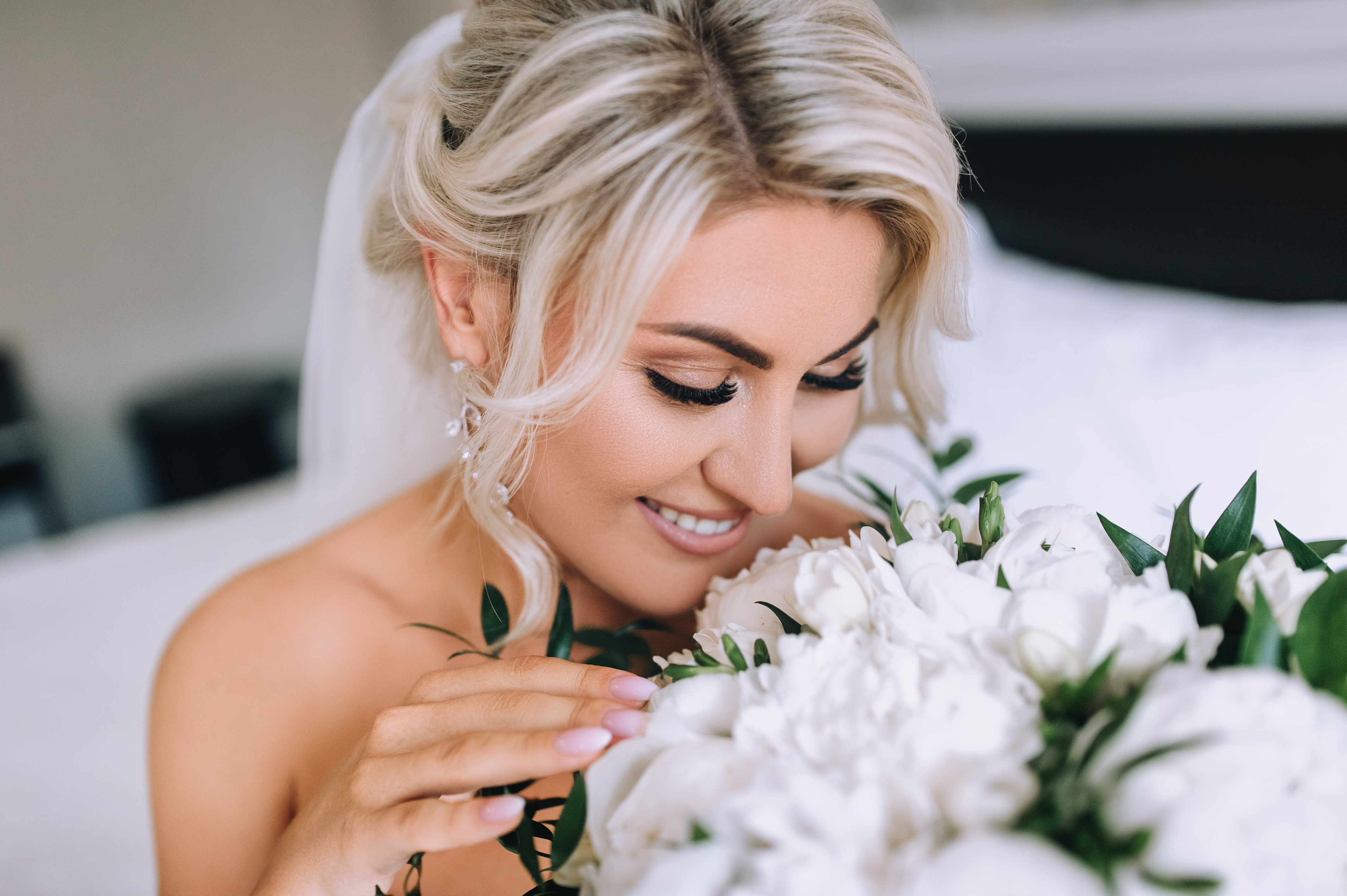 Ein Bild von einer glücklichen Braut an ihrem Hochzeitstag | Quelle: Shutterstock