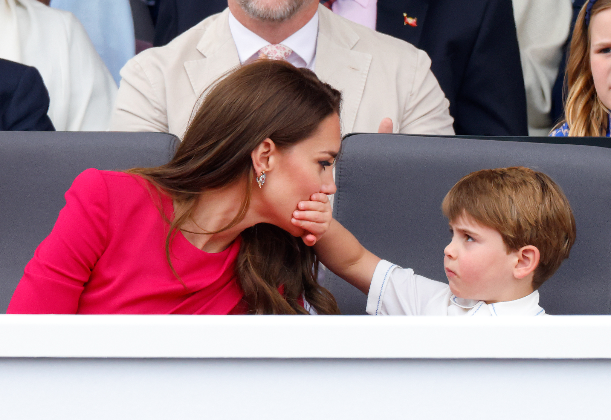 Prinz Louis von Cambridge und seine Mutter Catherine, Herzogin von Cambridge, bei der Platinum Pageant on The Mall am 5. Juni 2022 in London, England | Quelle: Getty Images