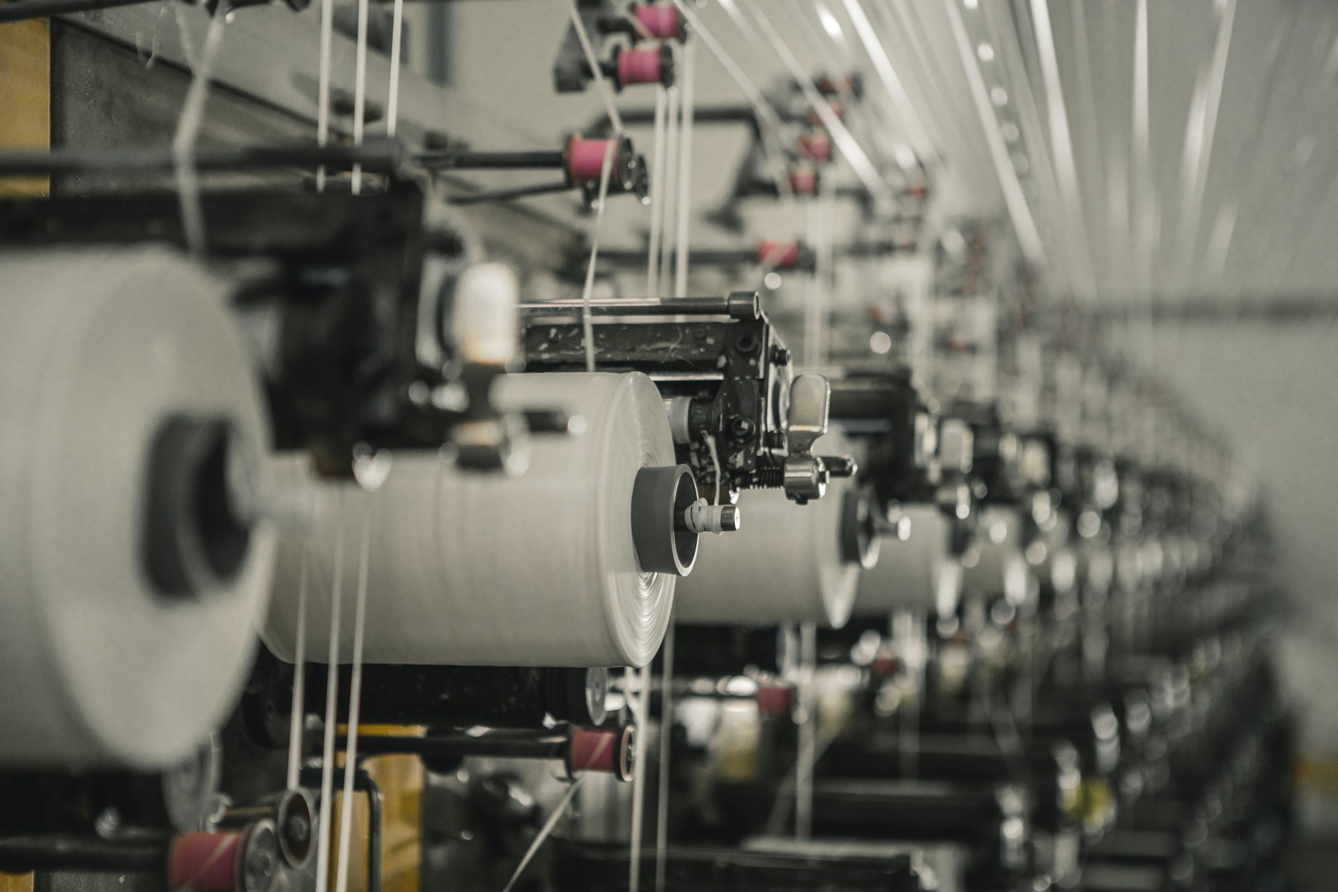 Maschinen in einer Fabrik | Quelle: Unsplash