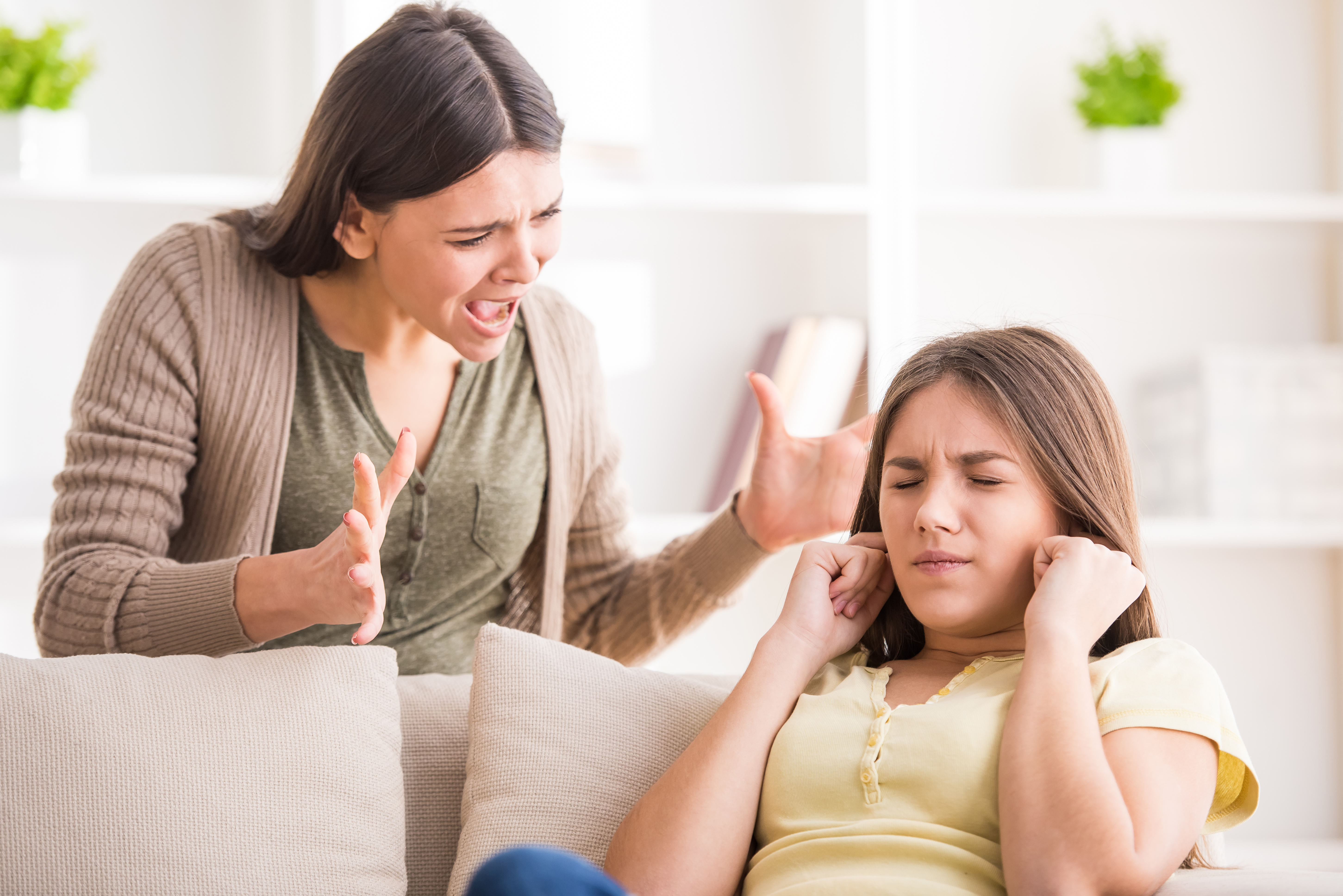 Mutter und Tochter streiten sich | Quelle: Shutterstock