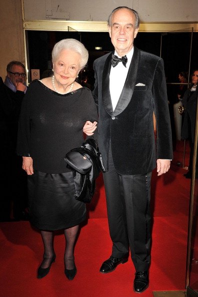 Olivia de Havilland, Frederic Mitterrand, Cesar Film Awards 2011 | Quelle: Getty Images