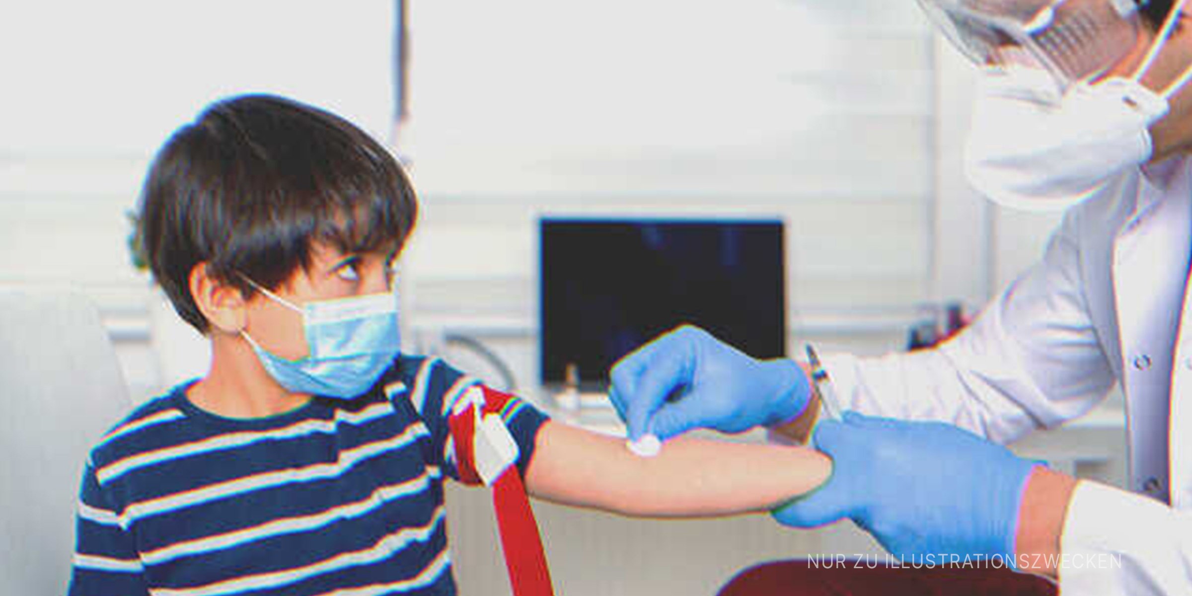 Kleiner Junge gibt Blutprobe | Quelle: Getty Images