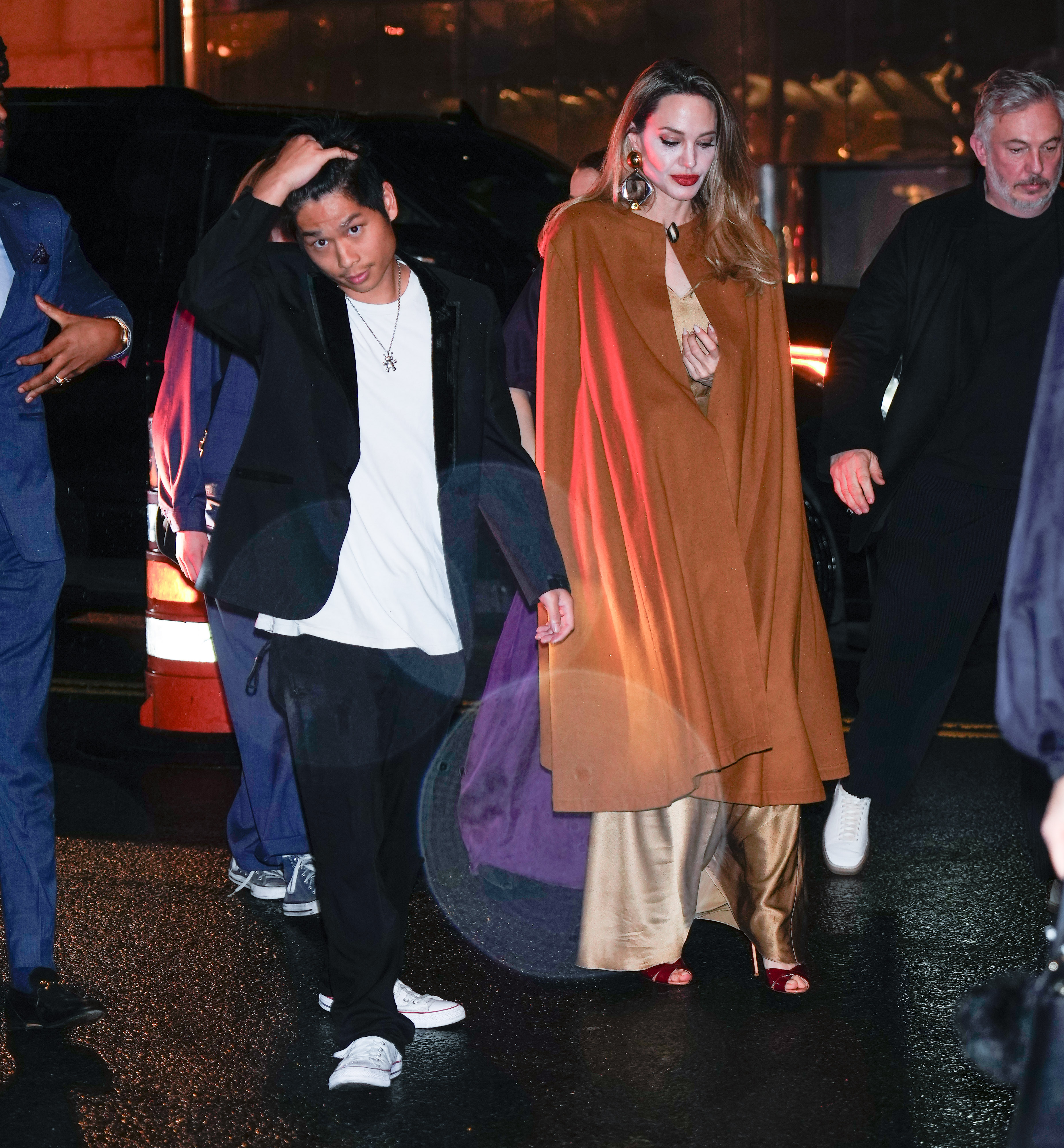 Pax Jolie-Pitt und Angelina Jolie bei der After-Party von „The Outsiders“ am 11. April 2024 in New York. | Quelle: Getty Images