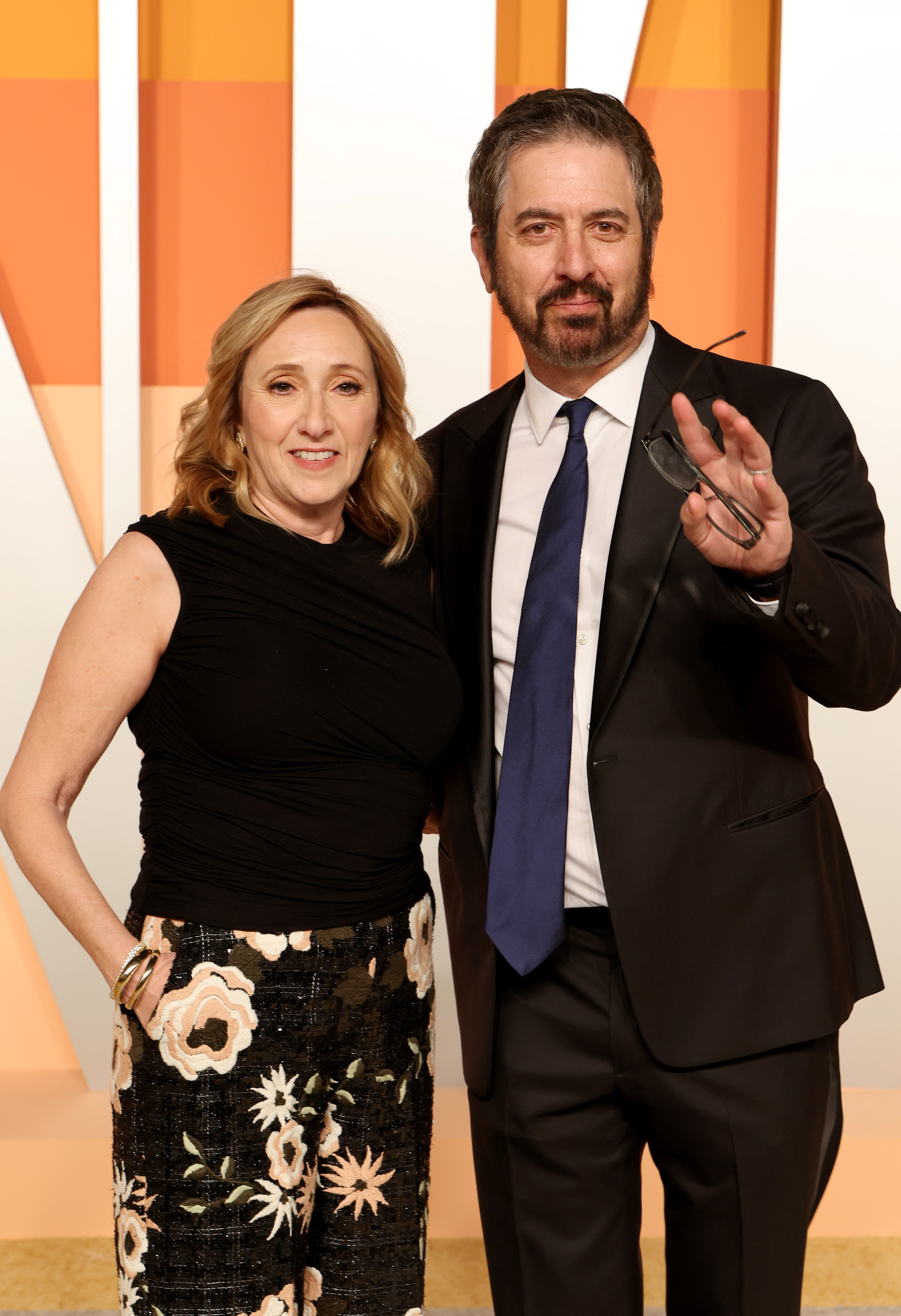 Anna und Ray Romano auf der „Vanity Fair“-Oscar-Party am 2. März 2025 in Beverly Hills, Kalifornien | Quelle: Getty Images