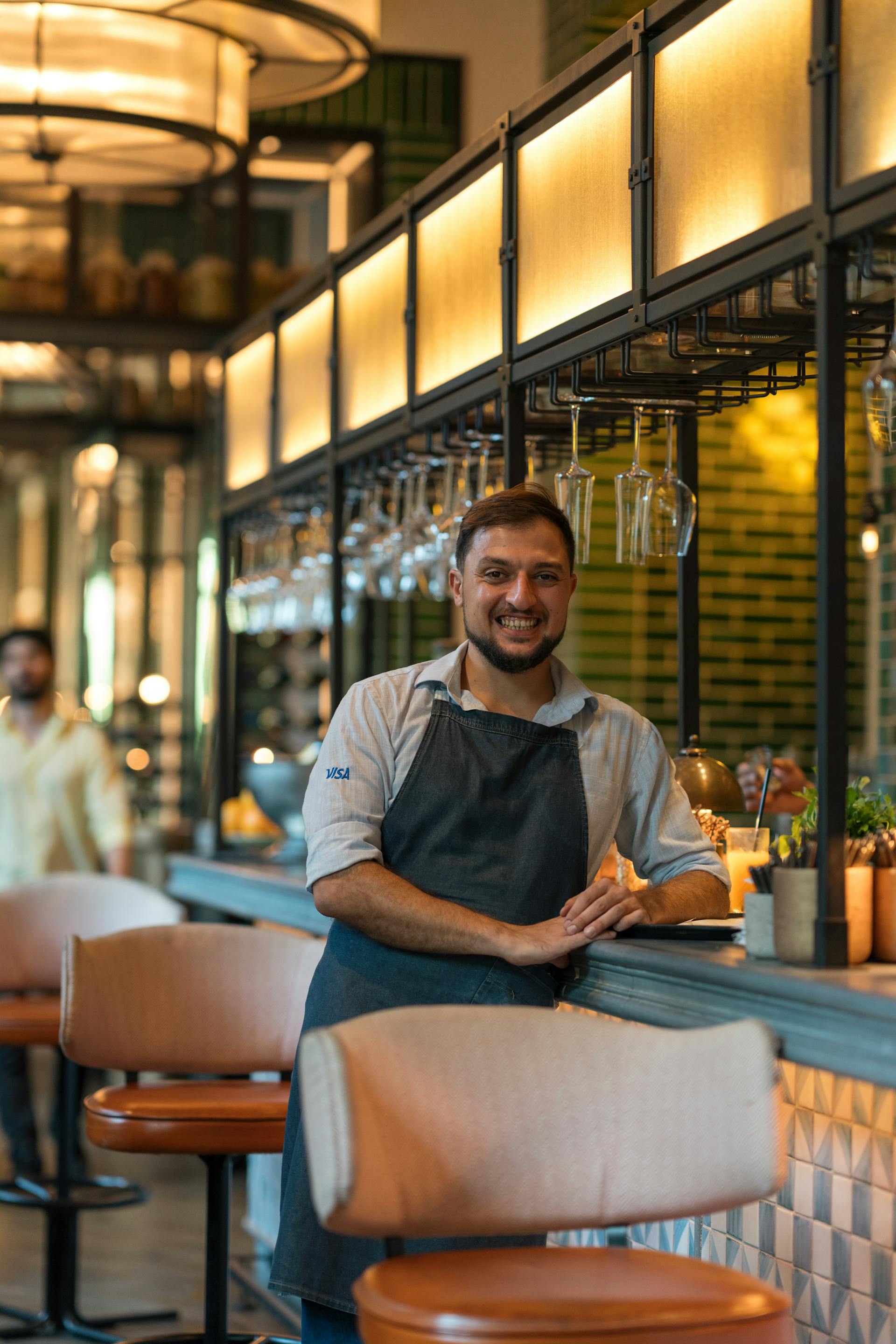 Ein Barista in einem Restaurant | Quelle: Pexels
