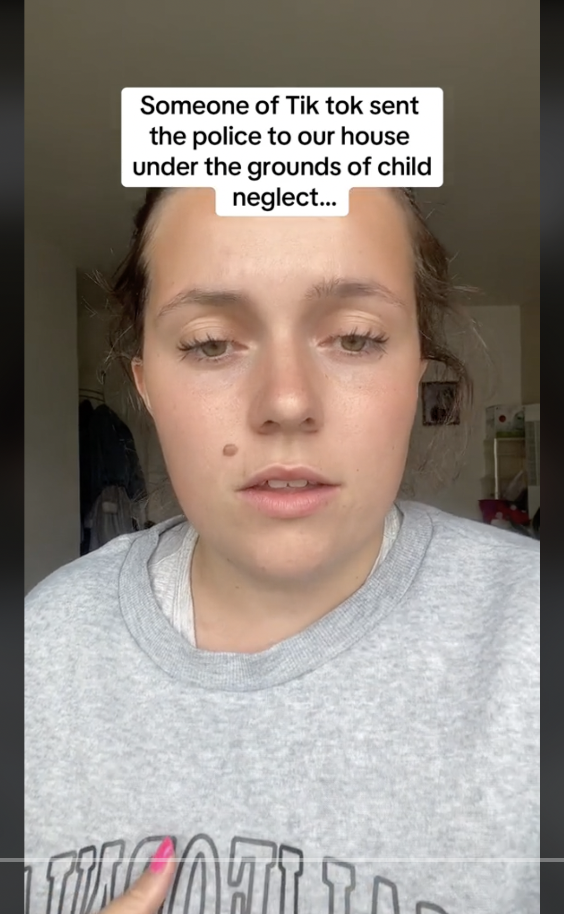 Nicole Austin erzählt in einem Clip vom 12. Juni 2024, was sie darüber denkt, dass jemand die Polizei zu ihrem Haus schickt, weil sie ihr Kind vernachlässigt hat: TikTok/@theaustins_1