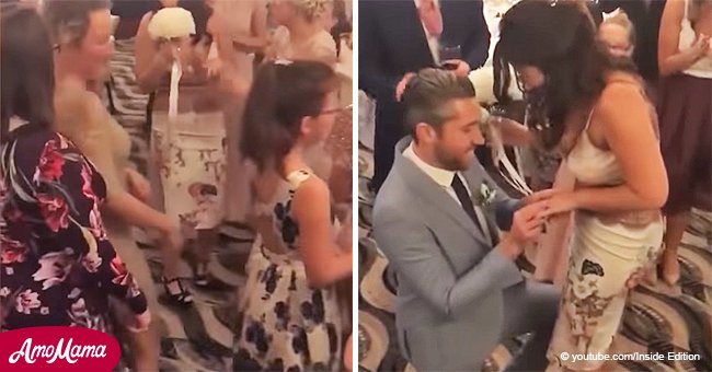 Doppelfeier auf einer Hochzeit: Ein Mädchen fängt den Strauß und ihr Freund macht ihre einen Heiratsantrag
