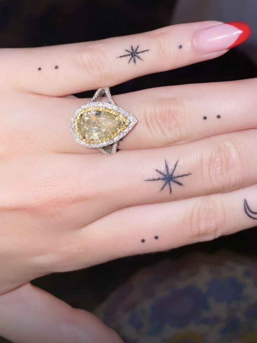 Nathalie Volk postete ein Foto von dem Ring in ihrer Instagram-Story | Quelle: Instagram/mirandadigrande