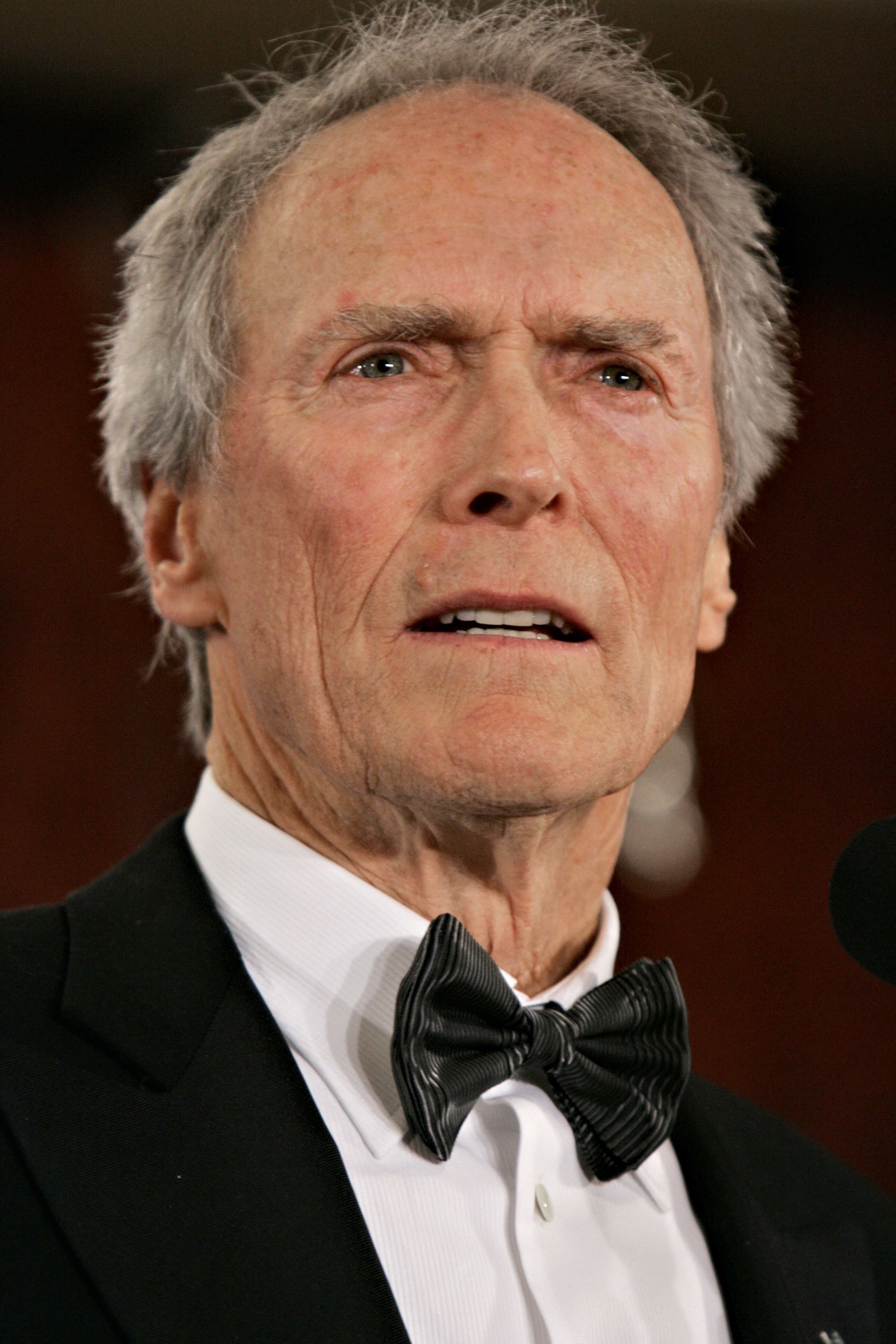 Regisseur Clint Eastwood spricht nach der Annahme seines Lifetime Achievement Award im Presseraum während der 58. Annual Directors Guild Of America Awards im Hyatt Regency Century Plaza am 28. Januar 2006 in Los Angeles, Kalifornien. | Quelle: Getty Images