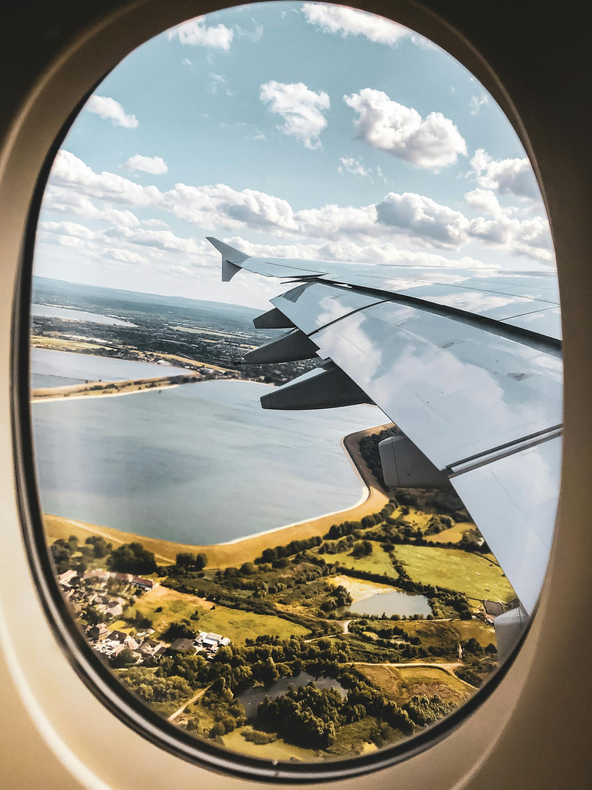 Der Blick aus einem Flugzeugfenster | Quelle: Pexels