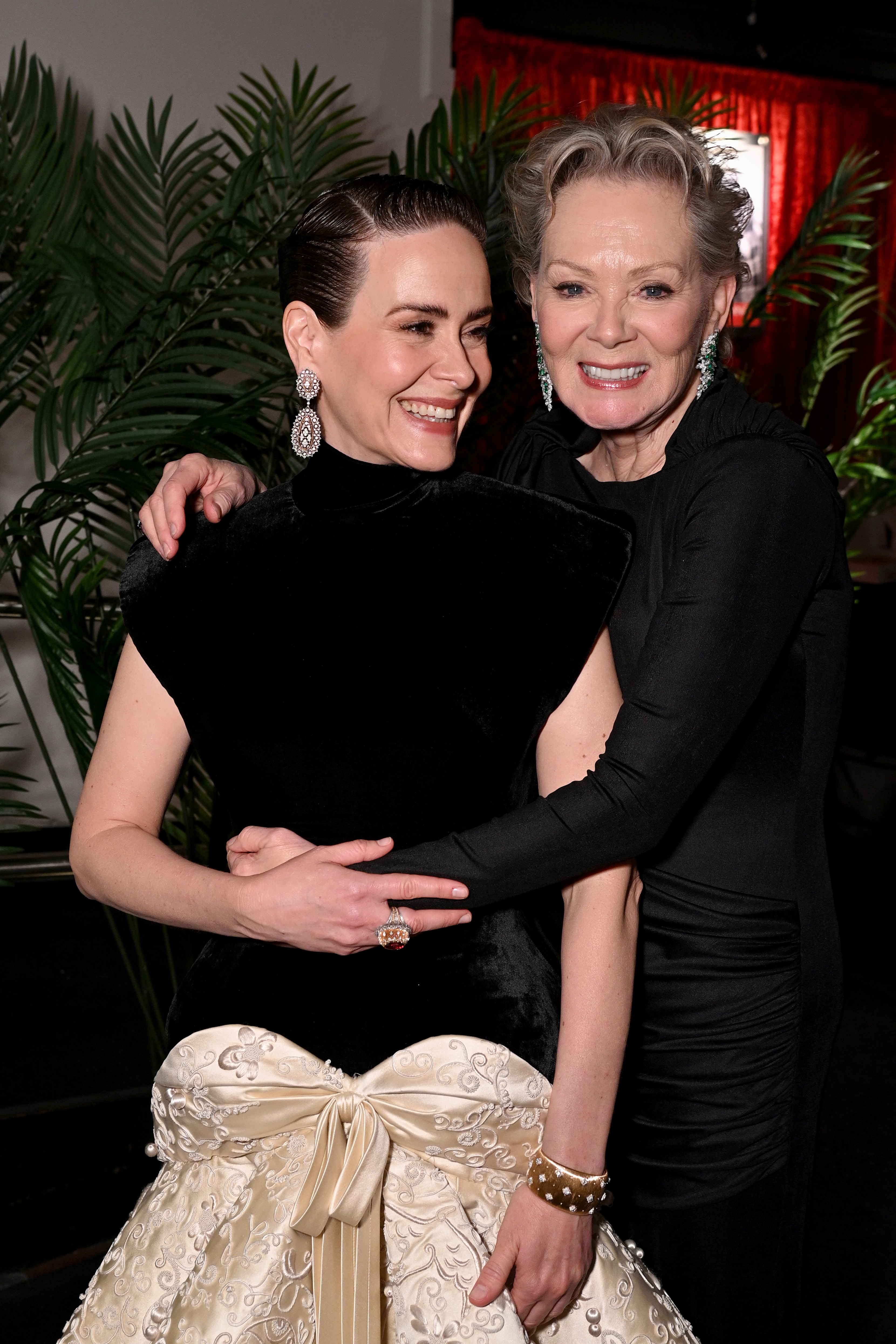 Sarah Paulson und Jean Smart posieren bei den 78th Annual Tony Awards am 8. Juni 2025 in New York City. | Quelle: Getty Images