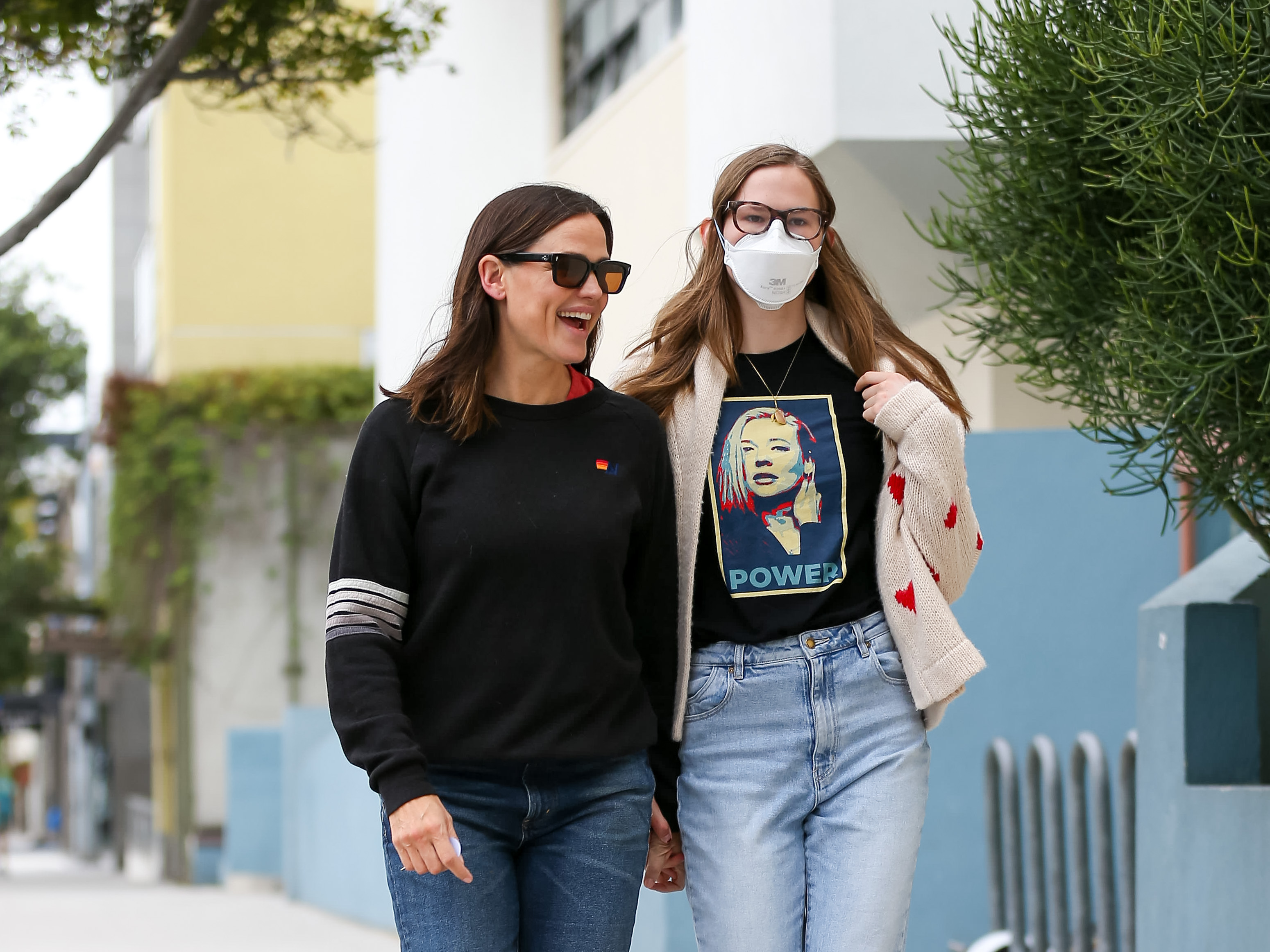 Jennifer Garner und Violet Affleck, gesehen am 11. Mai 2024 in Los Angeles, Kalifornien | Quelle: Getty Images