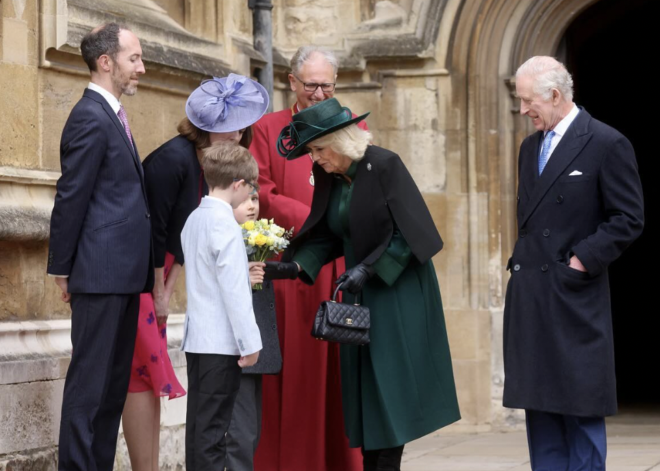 Königin Camilla und König Charles III. in einem Instagram-Post vom 1. April 2024 | Quelle: Instagram.com/theroyalfamily/