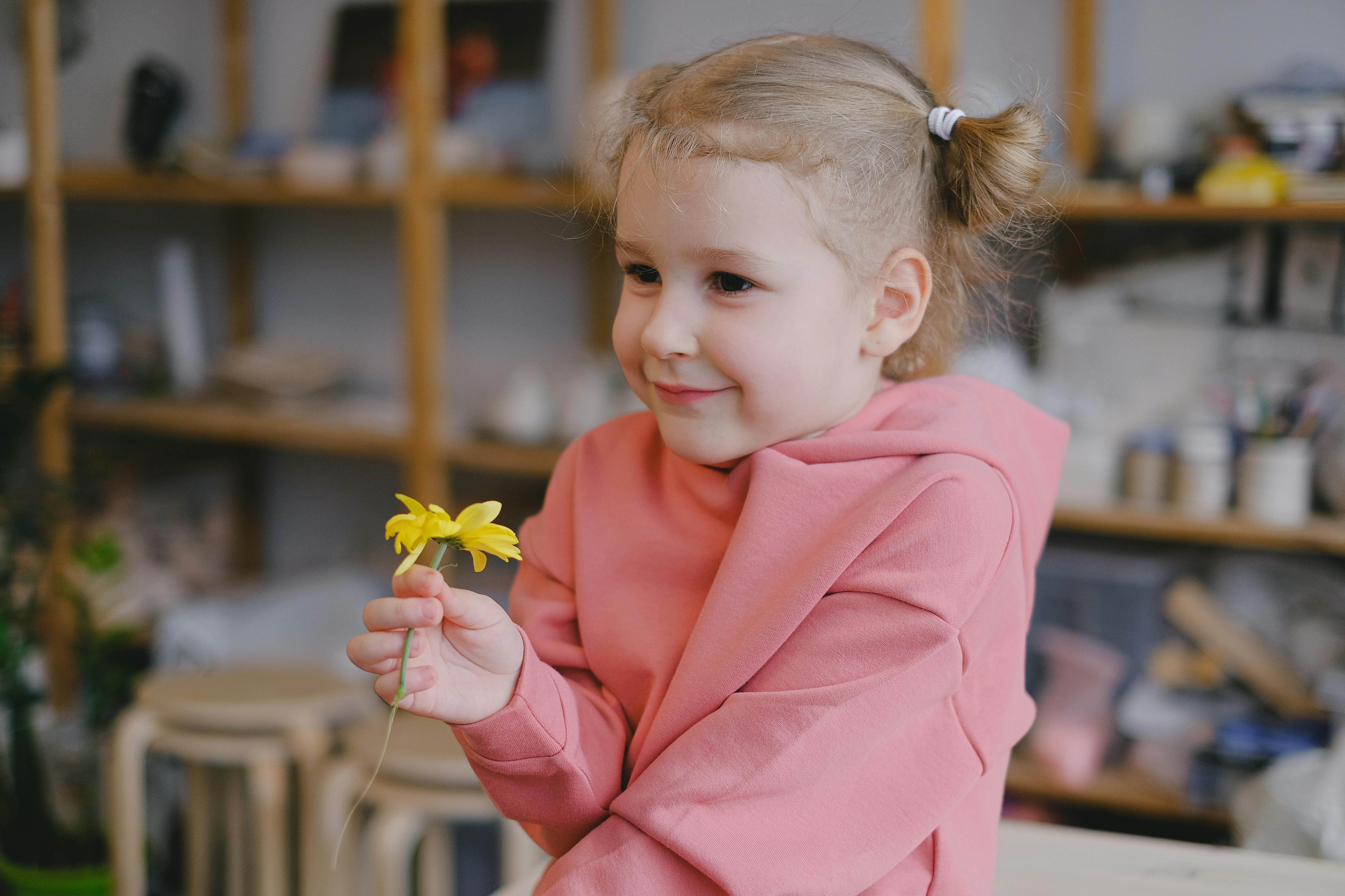 Uma menina feliz | Fonte: Pexels