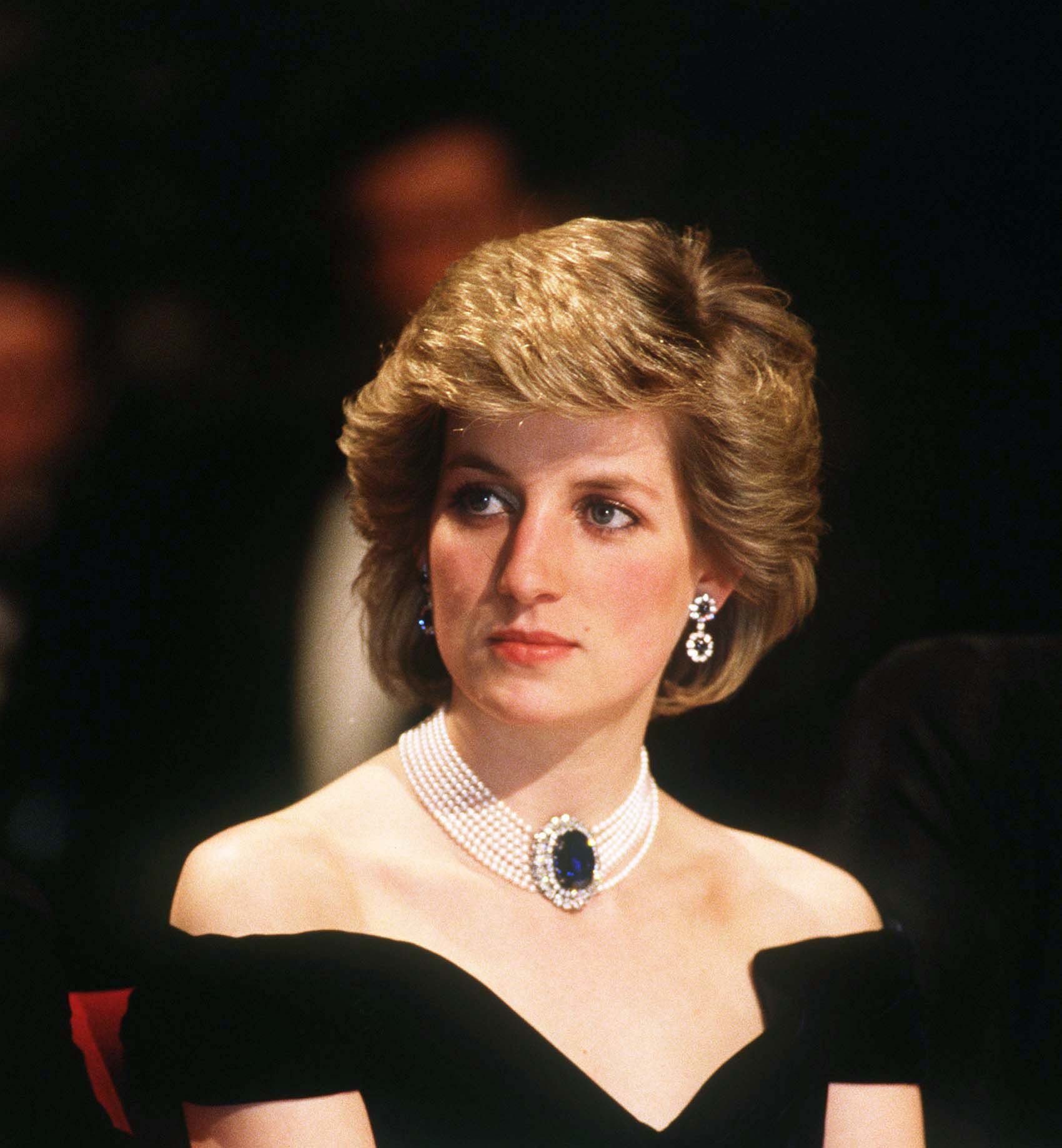 Diana, Prinzessin von Wales, trägt ein von Victor Edelstein entworfenes Kleid bei einem Staatsbankett in Wien, Österreich, am 16. April 1986 | Quelle: Getty Images
