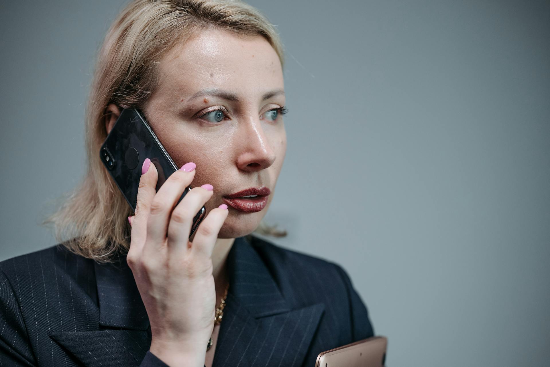 Eine Frau, die telefoniert | Quelle: Pexels