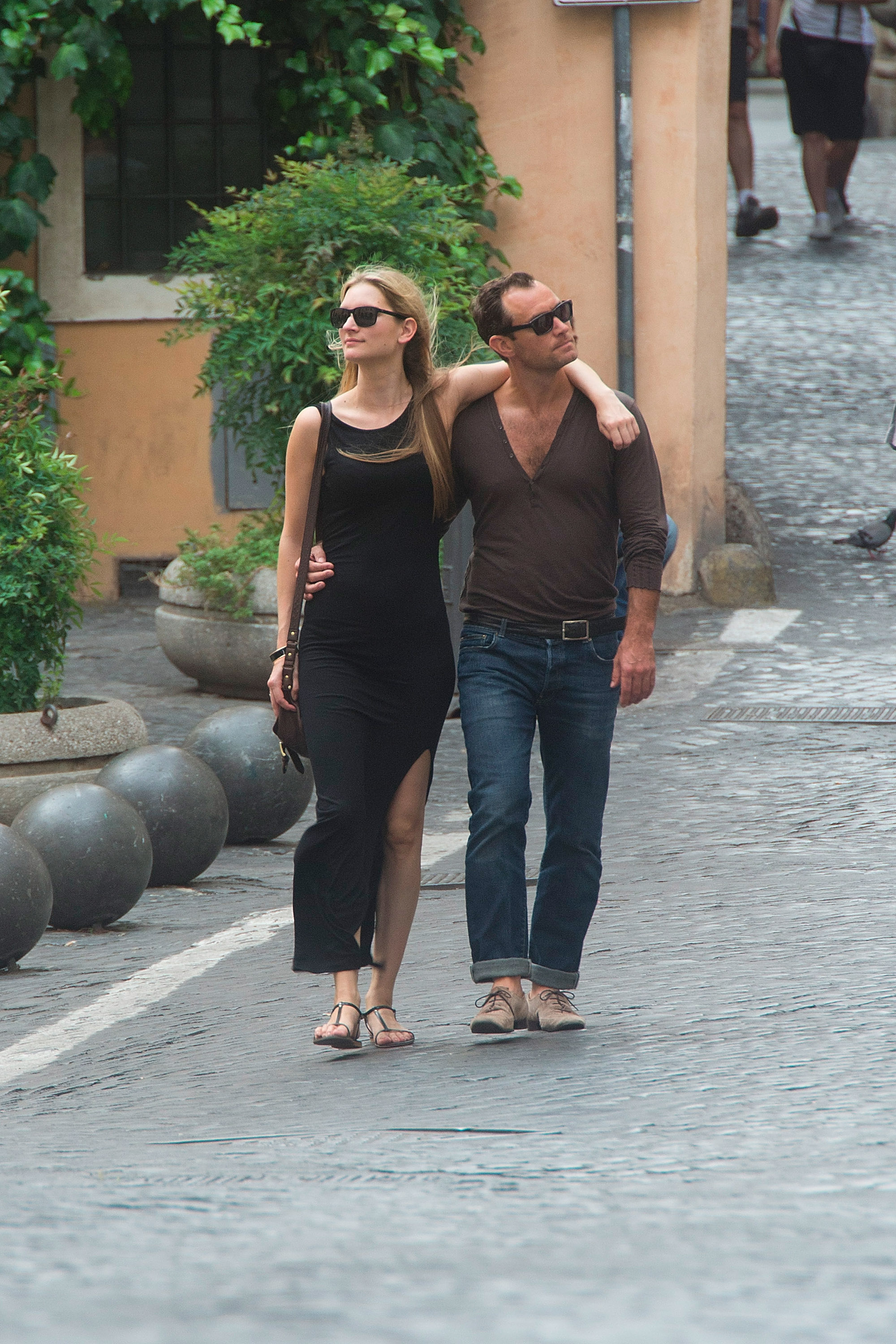 Phillipa Coan und Jude Law beim Besuch der Musei Capitolini in Rom am 25. August 2015 | Quelle: Getty Images