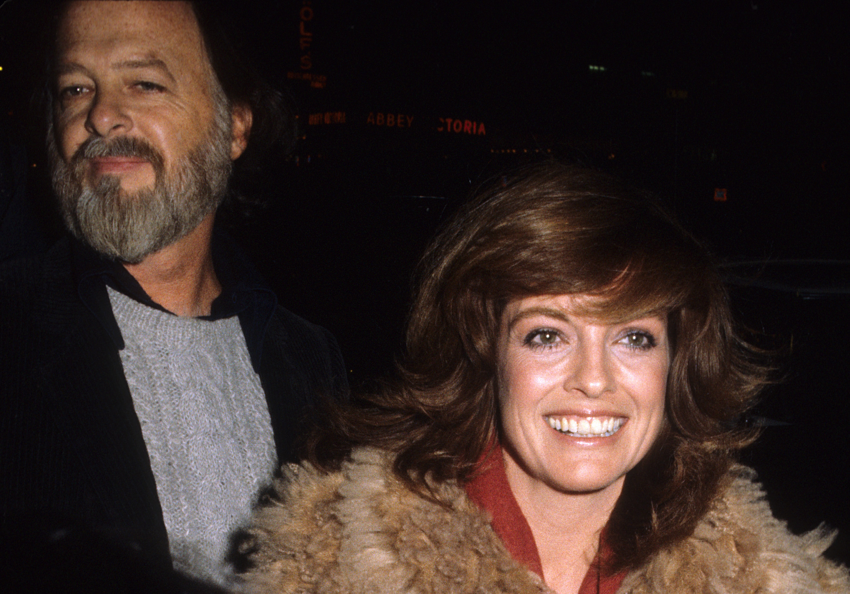 Ed Thrasher und die Schauspielerin auf dem Foto beim Musical "Dancin" am 24. Februar 1982 | Quelle: Getty Images