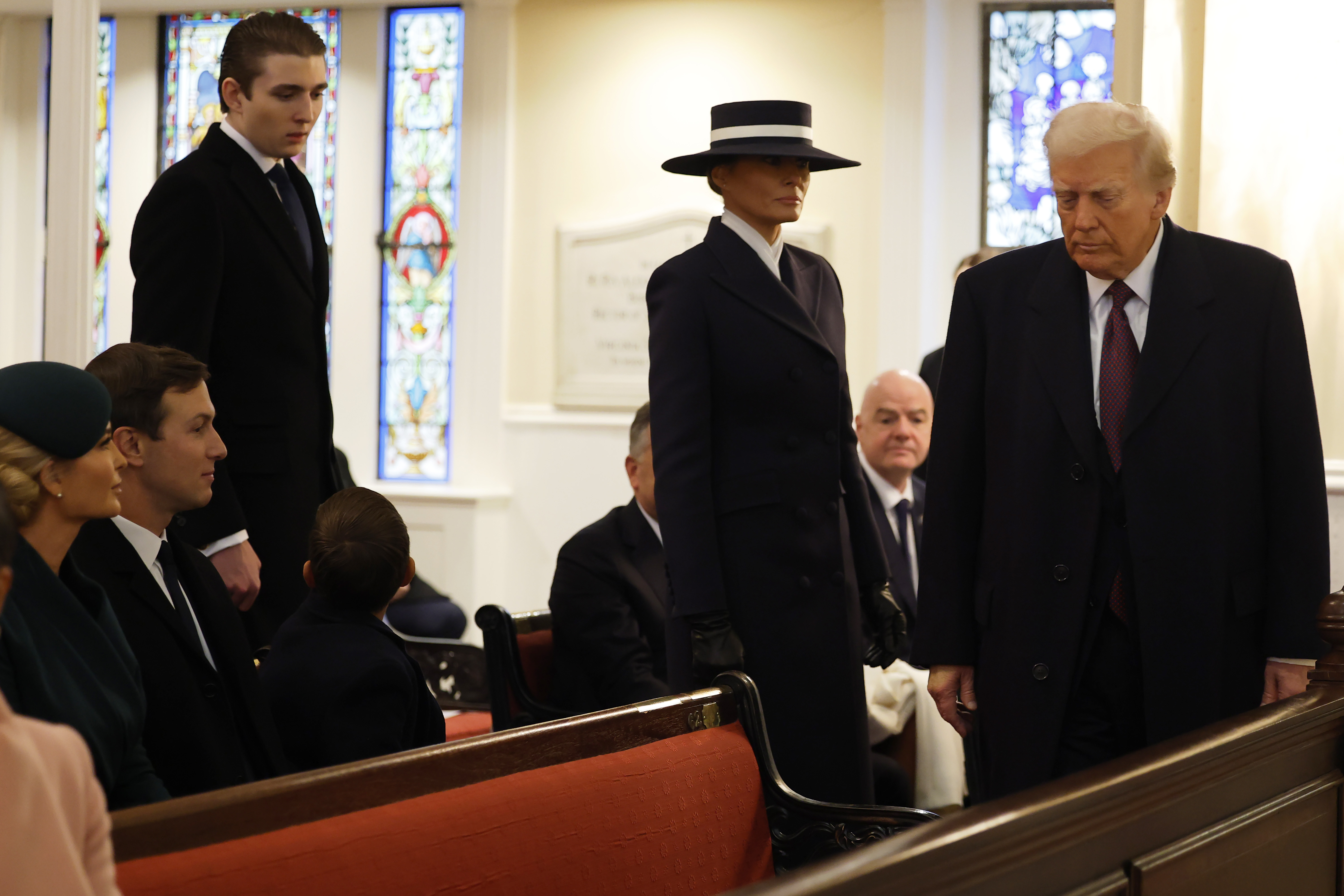 Baron Trump, Melania Trump und Donald Trump kommen zum Gottesdienst in der St. John's Church im Rahmen der Inaugurationsfeierlichkeiten in Washington, DC, am 20. Januar 2025 | Quelle: Getty Images