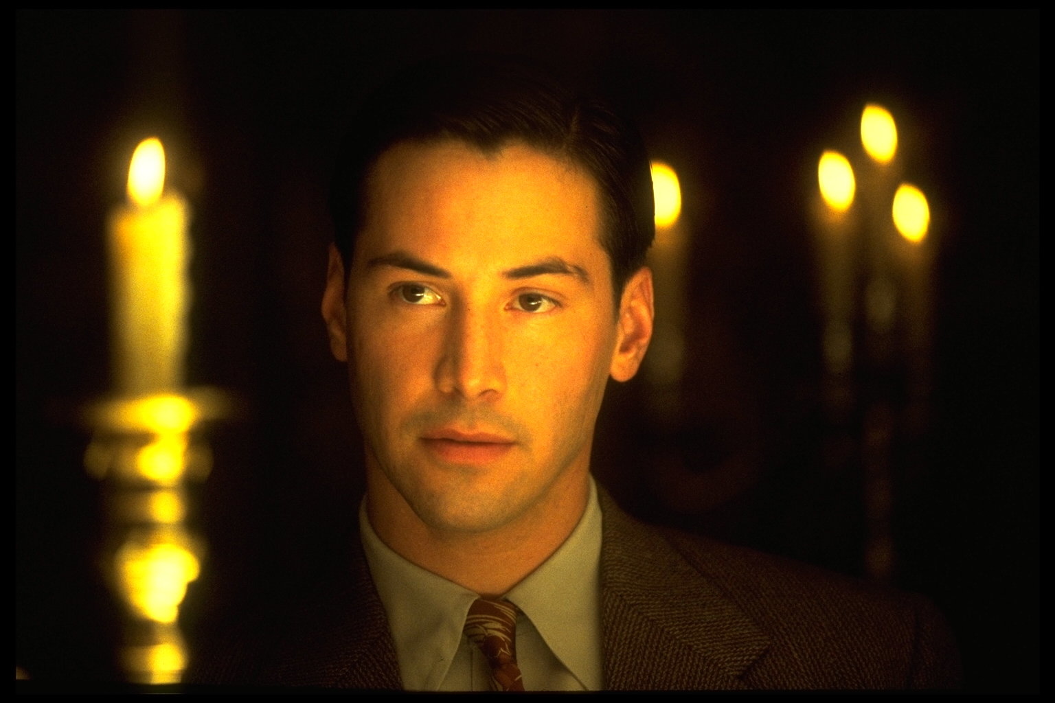 Keanu Reeves am Set von "A Walk in the Clouds", 1994 | Quelle: Getty Images