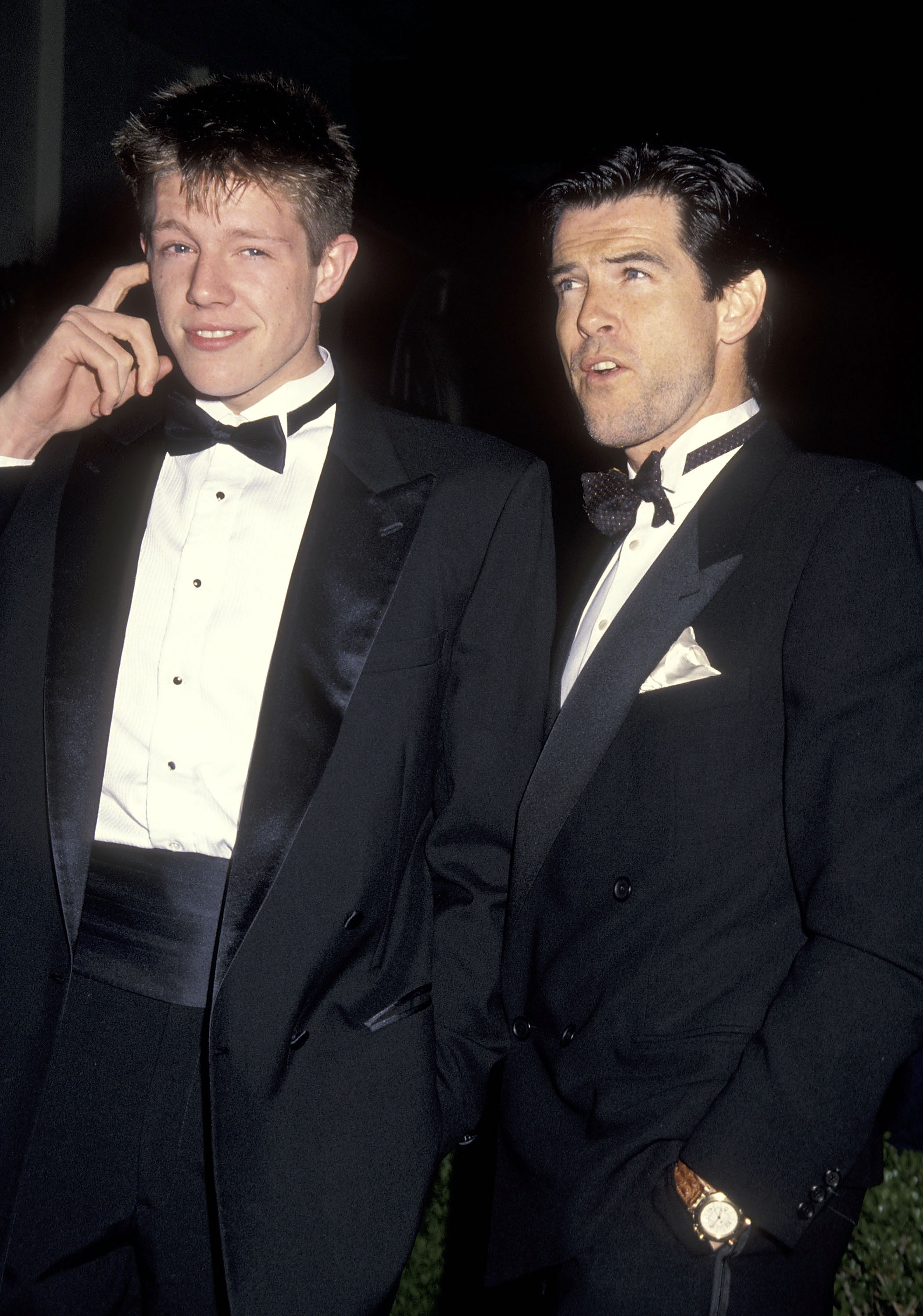 Christopher und Pierce Brosnan bei der 64th Annual Academy Awards Pre-Party in Hollywood, Kalifornien am 27. März 1992 | Quelle: Getty Images