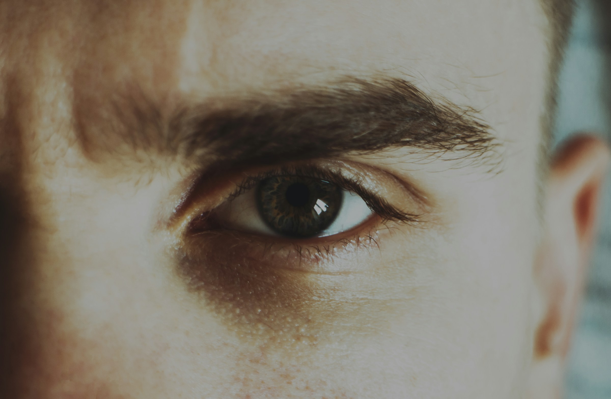 Nahaufnahme des Auges eines Mannes | Quelle: Unsplash