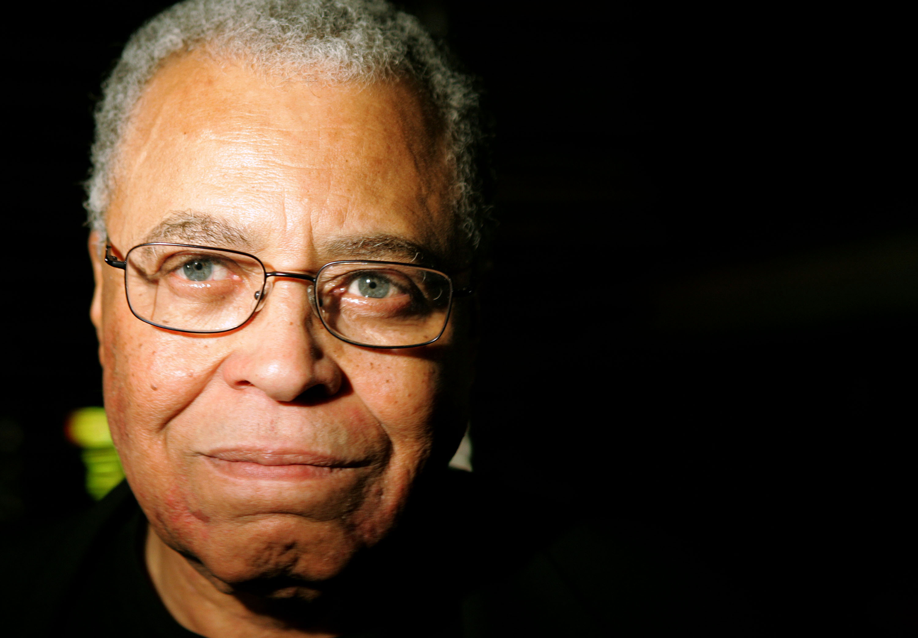 James Earl Jones besucht die After-Party der Premiere von "On Golden Pond" am 7. April 2005 in New York City. | Quelle: Getty Images