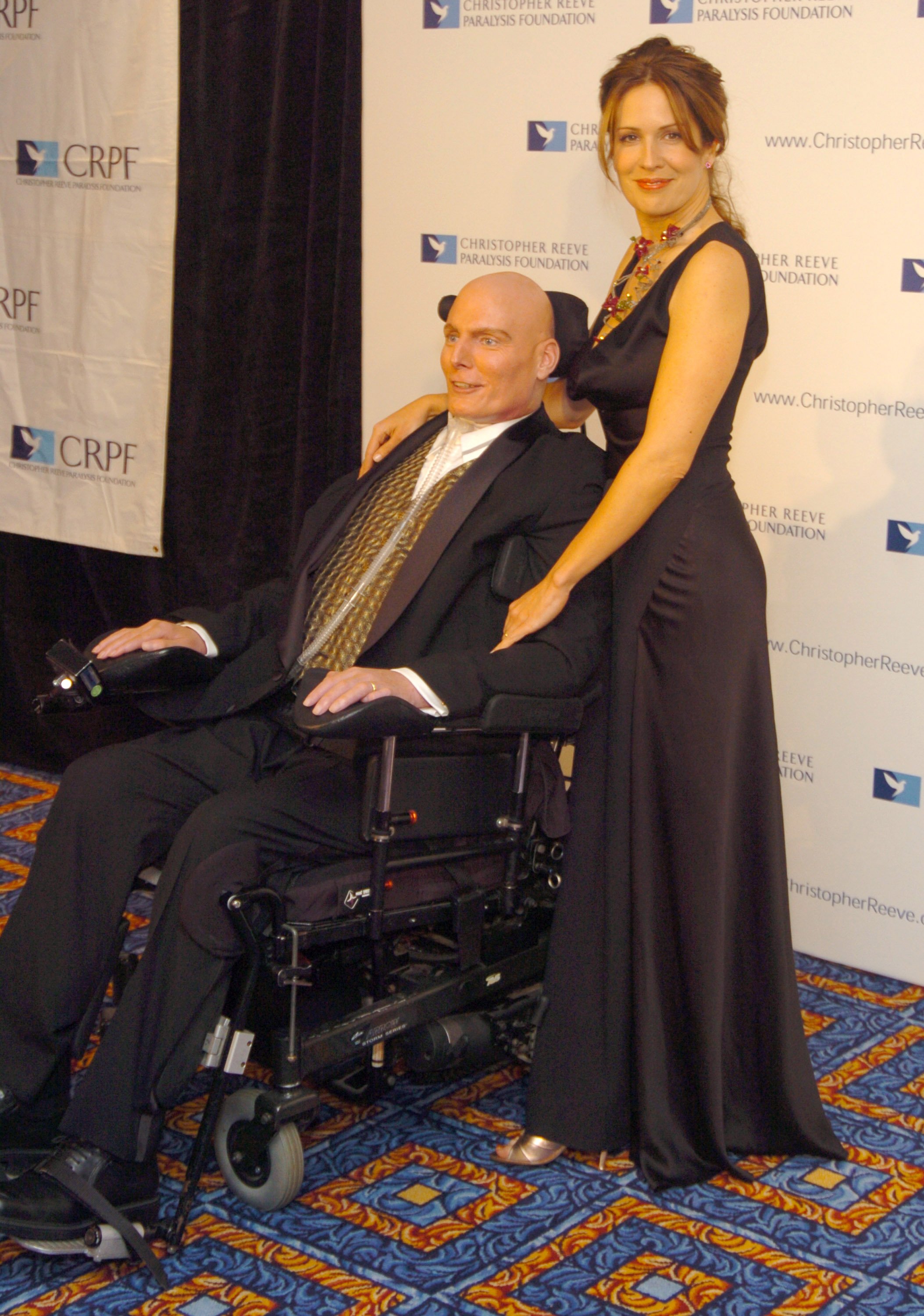 Christopher Reeve und Frau Dana Reeve während der 13. jährlichen "A Magical Evening"-Gala, die von der Christopher Reeve Paralysis Foundation veranstaltet wird. | Quelle: Getty Images