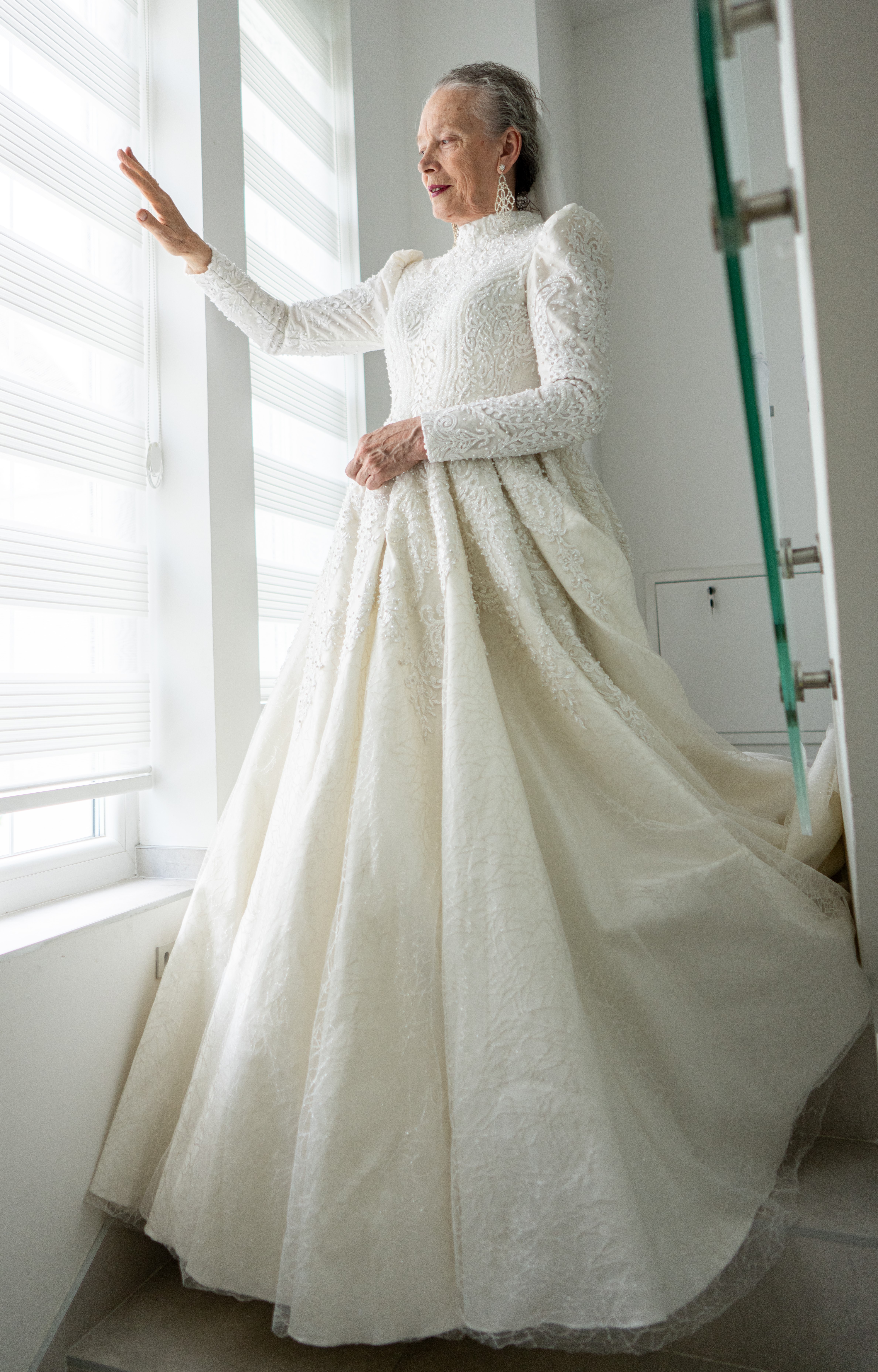 Schwiegermutter im Hochzeitskleid | Quelle: Getty Images