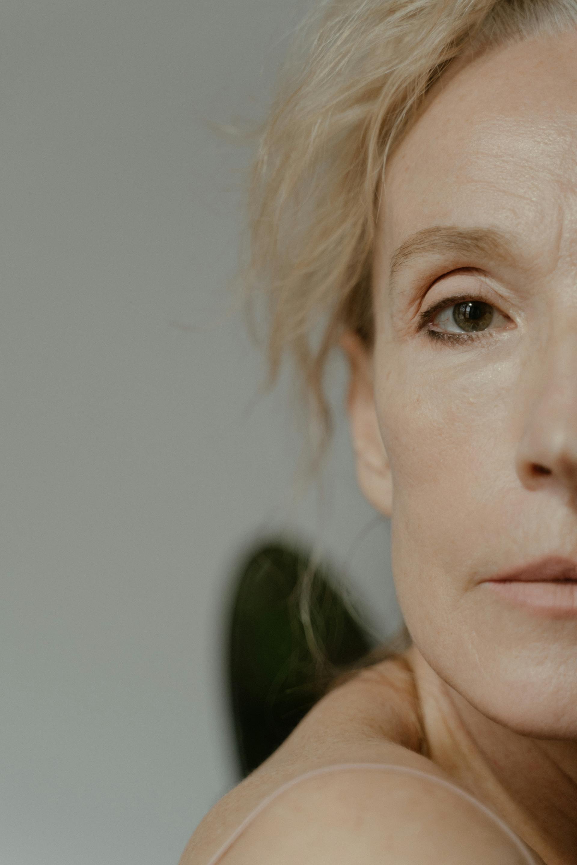 Das Gesicht einer Frau in Großaufnahme | Quelle: Pexels