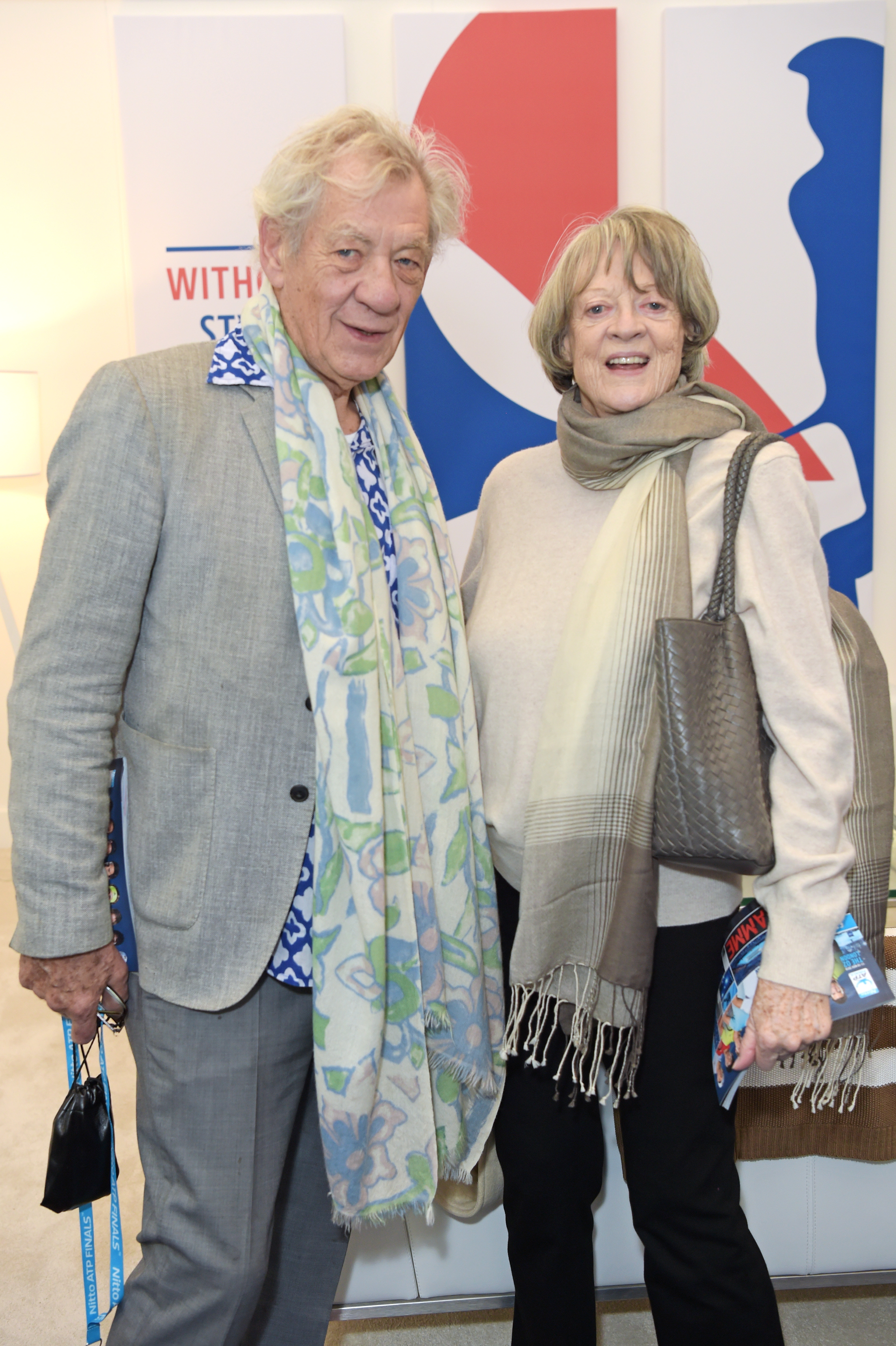 Ian McKellen und Maggie Smith posieren während des Halbfinaltages der Nitto ATP World Tour Tennis Finals 2018 am 17. November 2018 in London, England. | Quelle: Getty Images