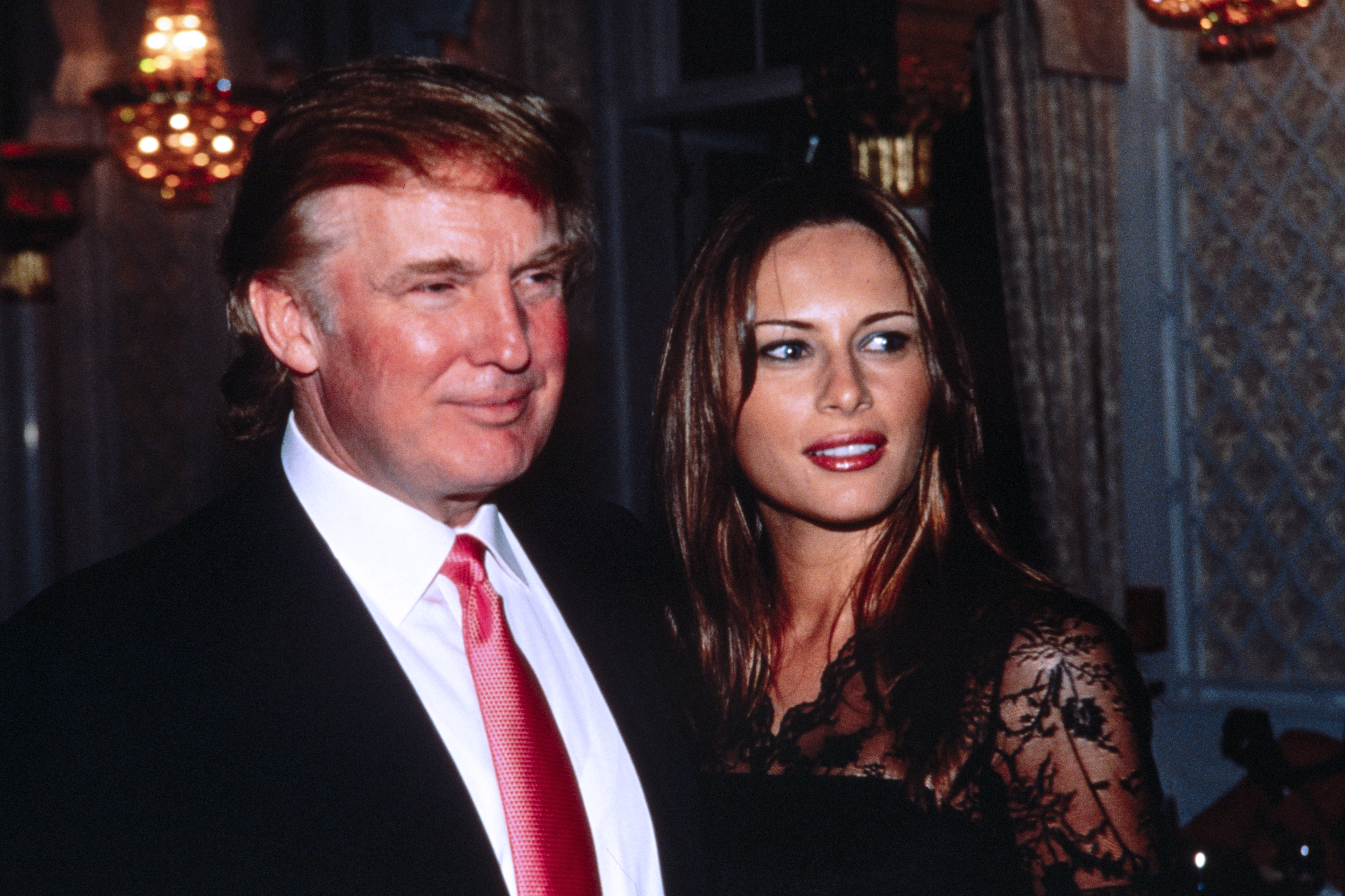 Donald und Melania Trump um 1999. | Quelle: Getty Images