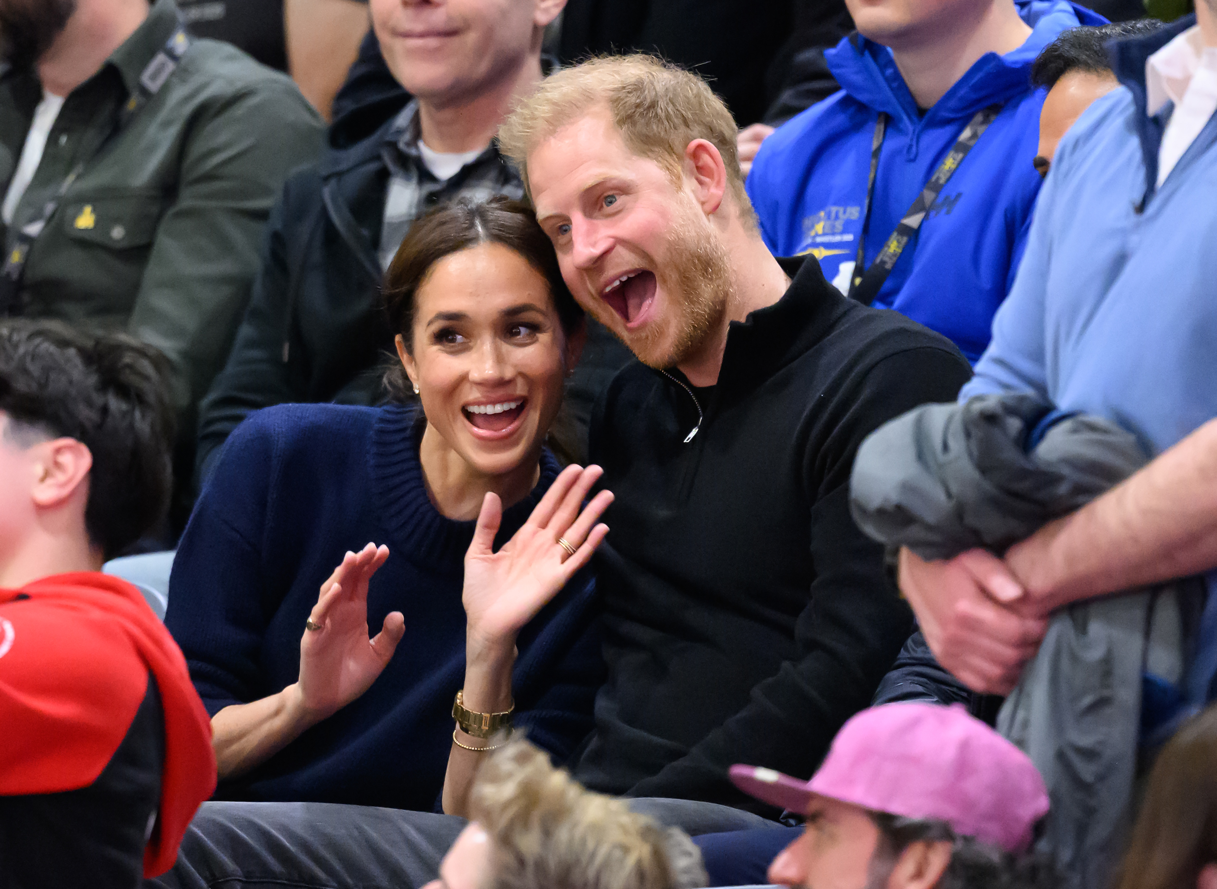 Meghan, Herzogin von Sussex, und Prinz Harry, Herzog von Sussex, besuchen das Rollstuhlbasketballspiel am ersten Tag der Invictus Games 2025 am 9. Februar 2025 | Quelle: Getty Images