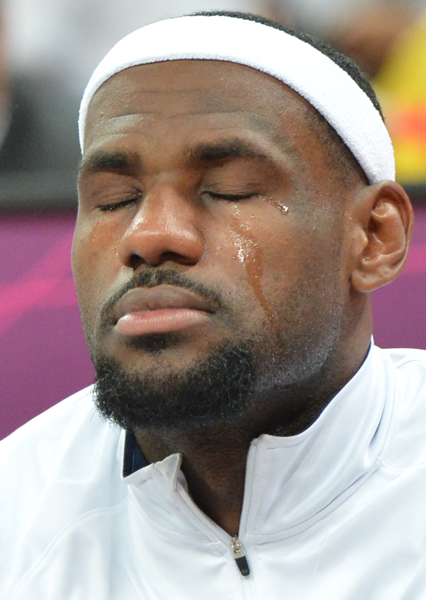 LeBron James vor dem Spiel Spanien gegen China bei den Olympischen Spielen 2012 in London am 29. Juli 2012 in London | Quelle: Getty Images