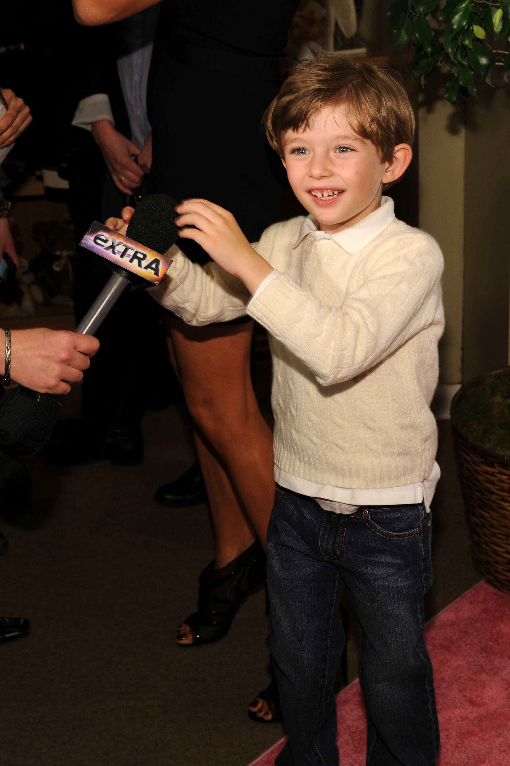 Barron Trump beim 19. jährlichen Bunny Hop, der vom Associates Committee of The Society of Memorial Sloan-Kettering Cancer Center bei FAO Schwarz am 9. März 2010 in New York City veranstaltet wurde. | Quelle: Getty Images