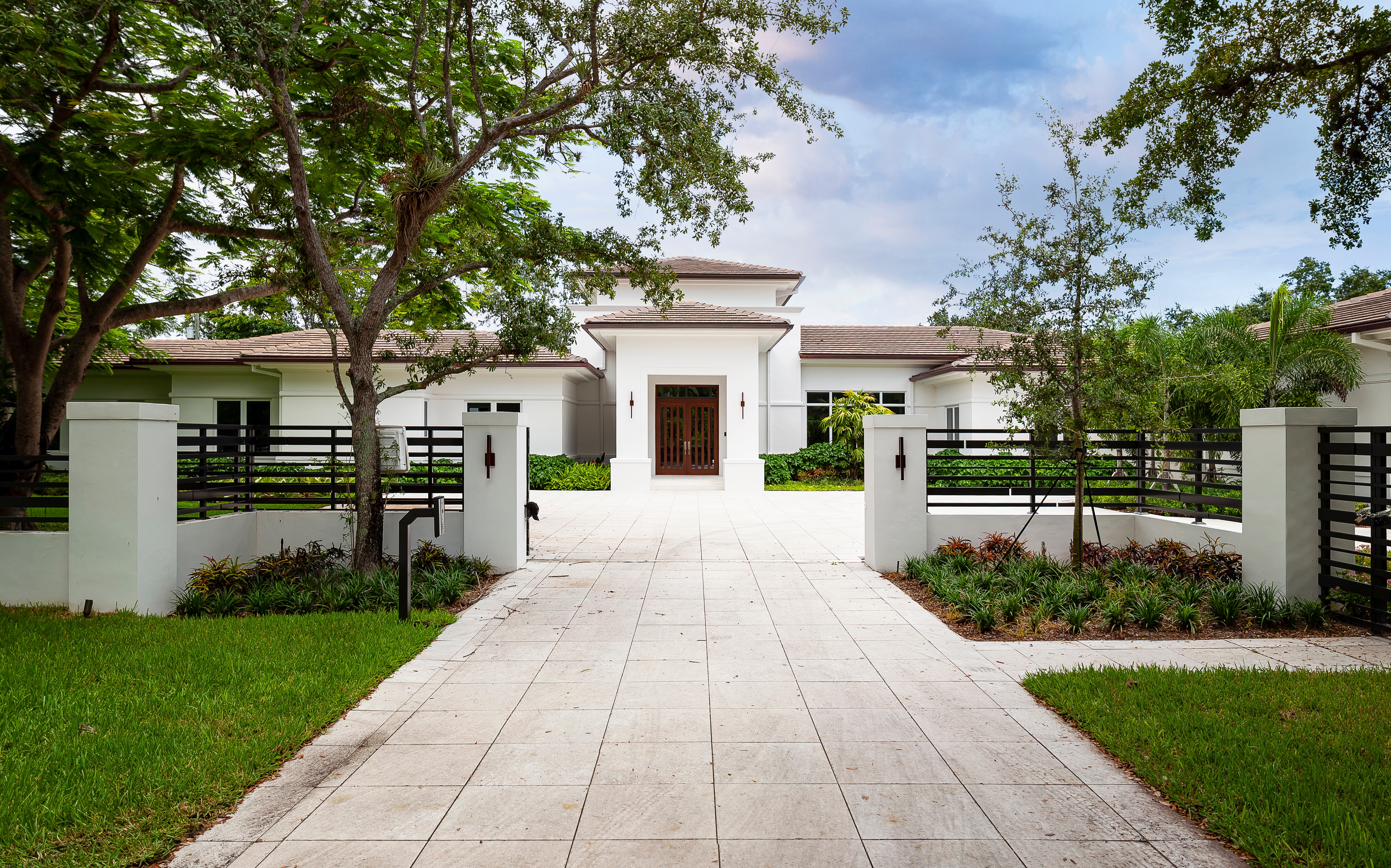 Eleganter Eingang zu einem Herrenhaus. | Quelle: Shutterstock